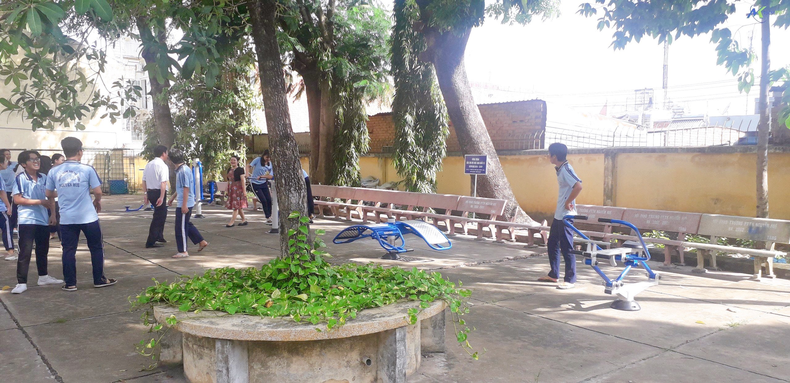 du-antruong-hoc-co-quan-ctytp-ho-chi-minh-truong-thpt-nguyen-hue-lap-dat-may-tap-the-thao-ngoai-troi-phat-trien-the-chat-toan-dien-cho-hoc-sinh-1