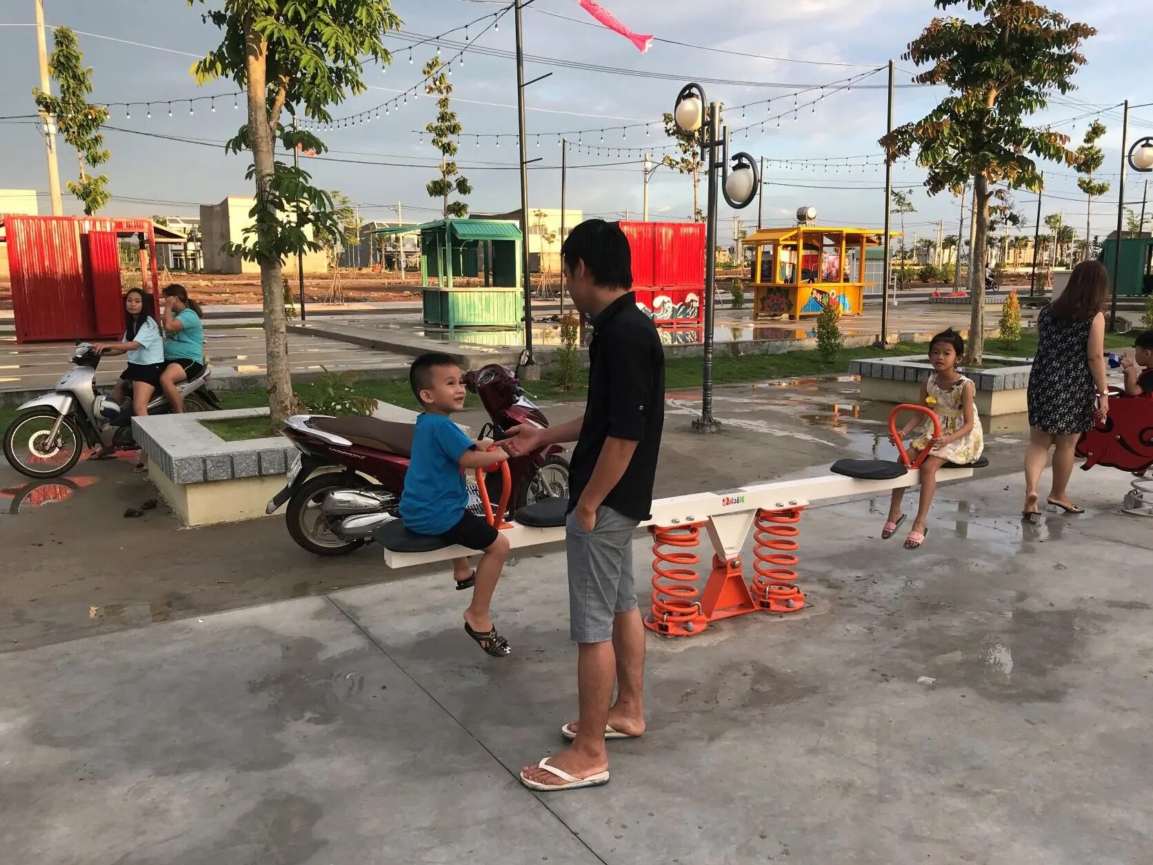 Bập bênh 2 lò xo 4 chổ dài 3 1 5 e1677130688748