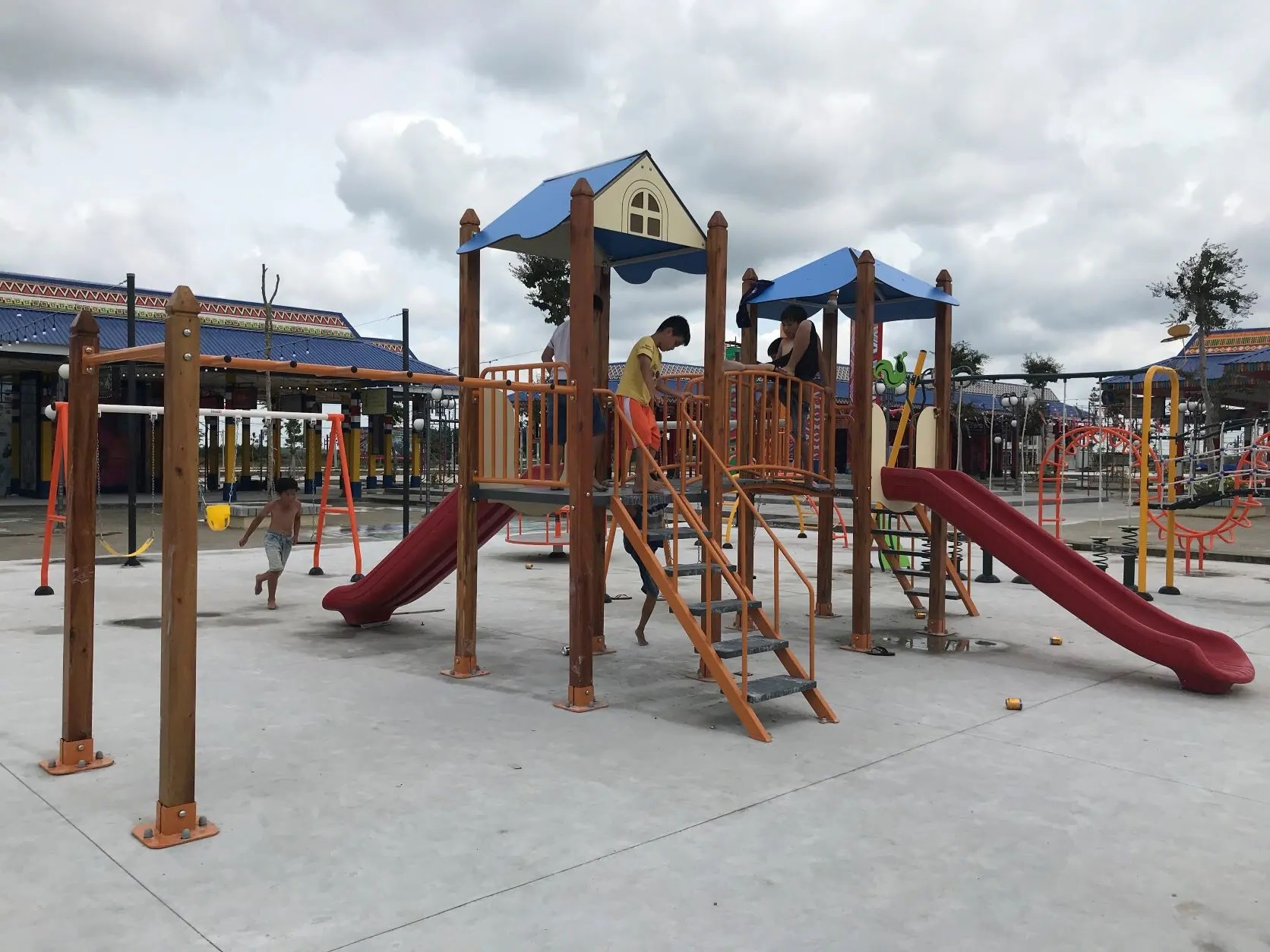 Cụm vận động liên hoàn 2 mái che, trụ gỗ 3 C