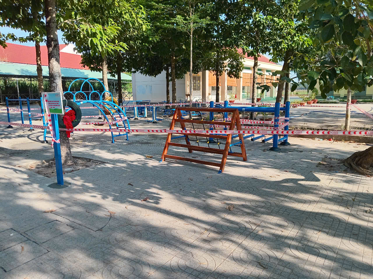 Thang lưới khung gỗ 2 thang luoi khung go 1