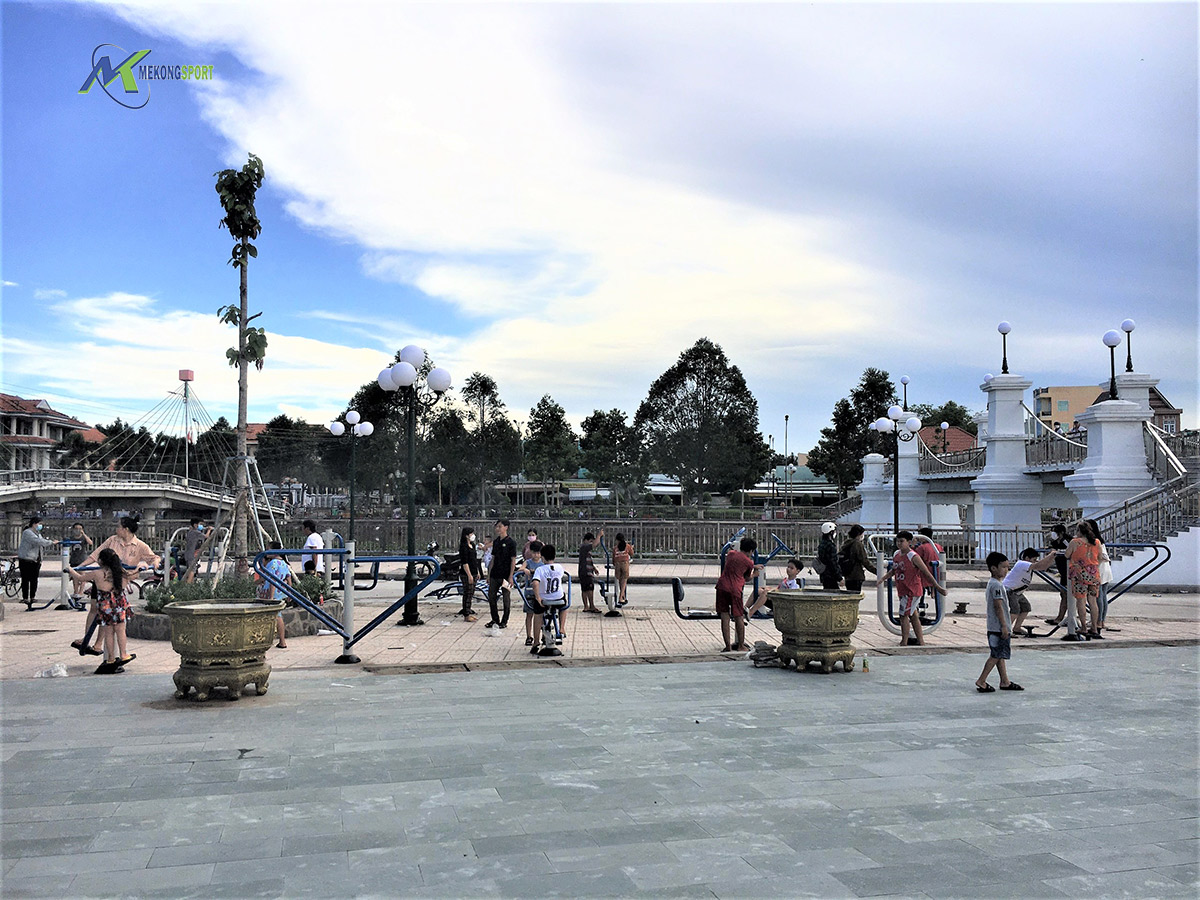 thiet bi tap cong vien soc trang lap dat boi mekongsport 11