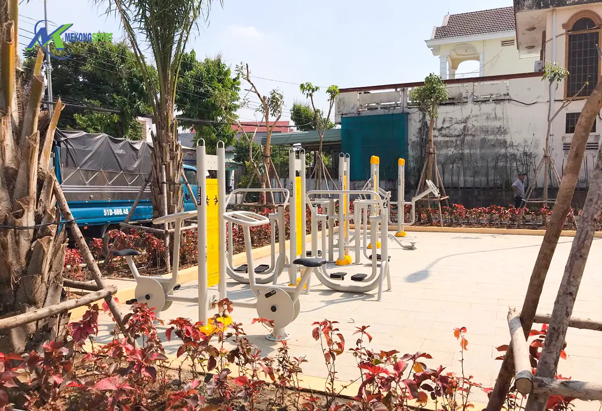 dụng cụ giảm mỡ bụng ngoài trời