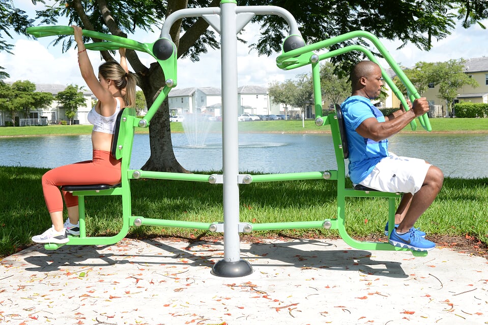 hướng dẫn tập luyện toàn thân với dụng cụ thể thao công viên