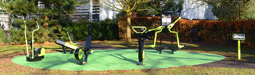 so sánh dụng cụ tập thể dục ngoài trời trụ đơn trụ đôi