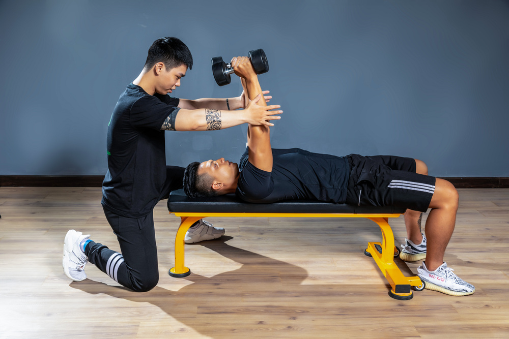 Ưu và khuyết điểm khi tập luyện tại phòng gym 