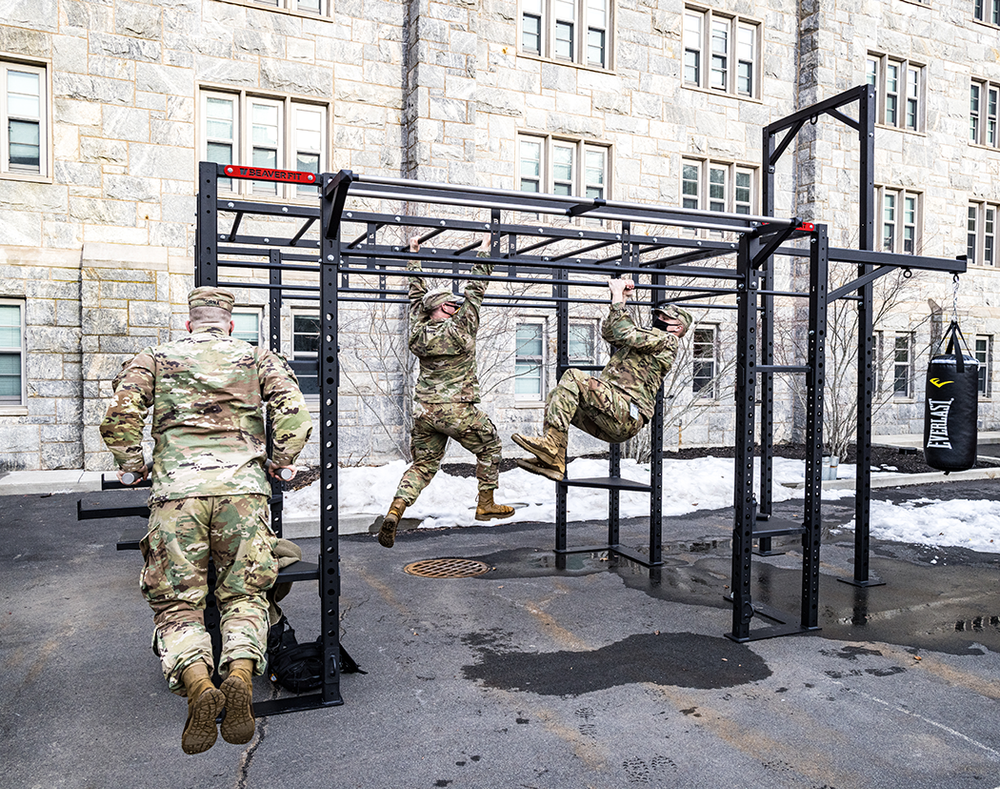 Những ai nên mua dụng cụ thể dục ngoài trời? Vì sao? Lợi ích cho từng đối tượng? 