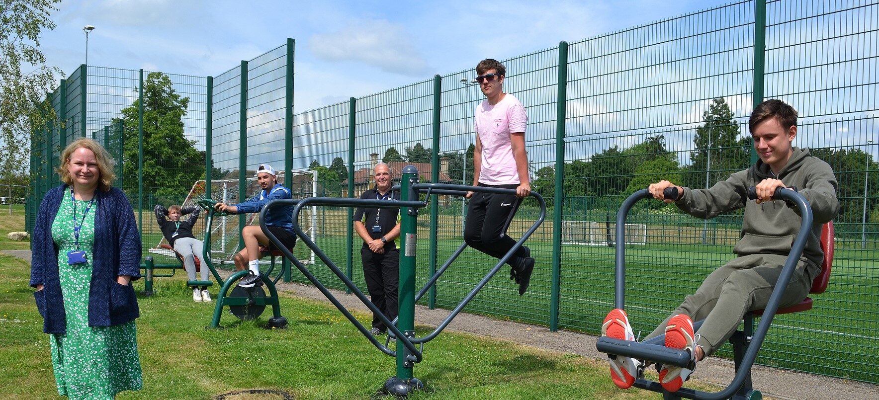 ai, vì sao nên mua dụng cụ thể thao ngoài trời? Vì sao? Lợi ích cho từng đối tượng? 