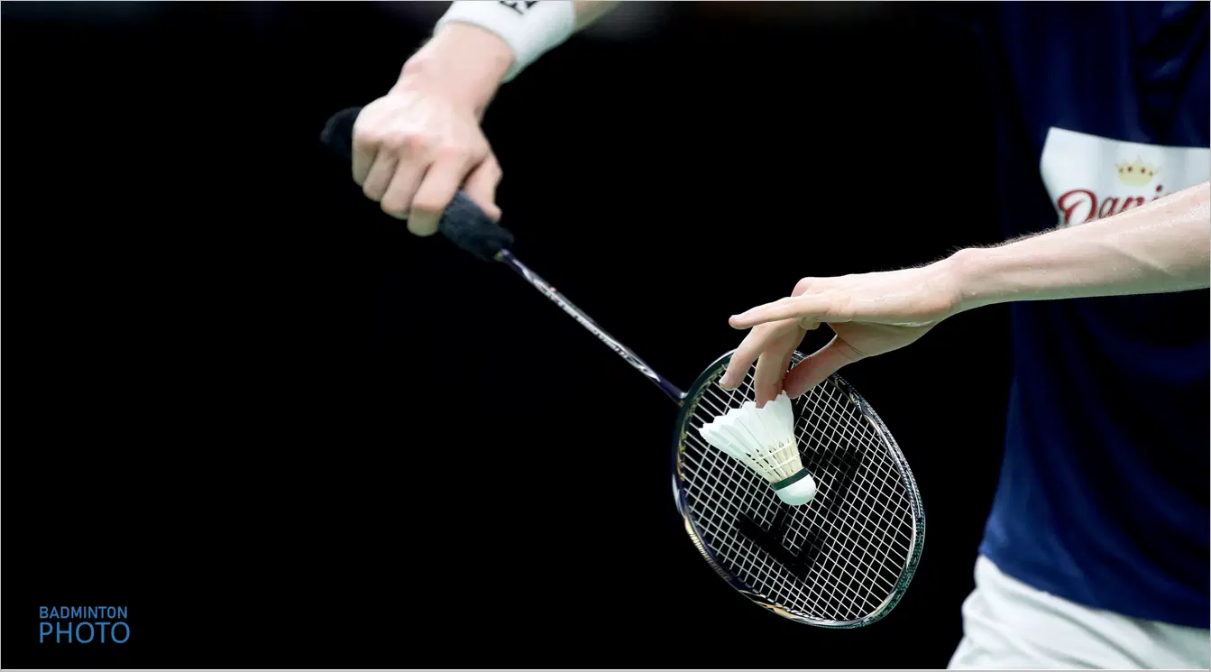 kỹ thuật phát cầu thấp tay