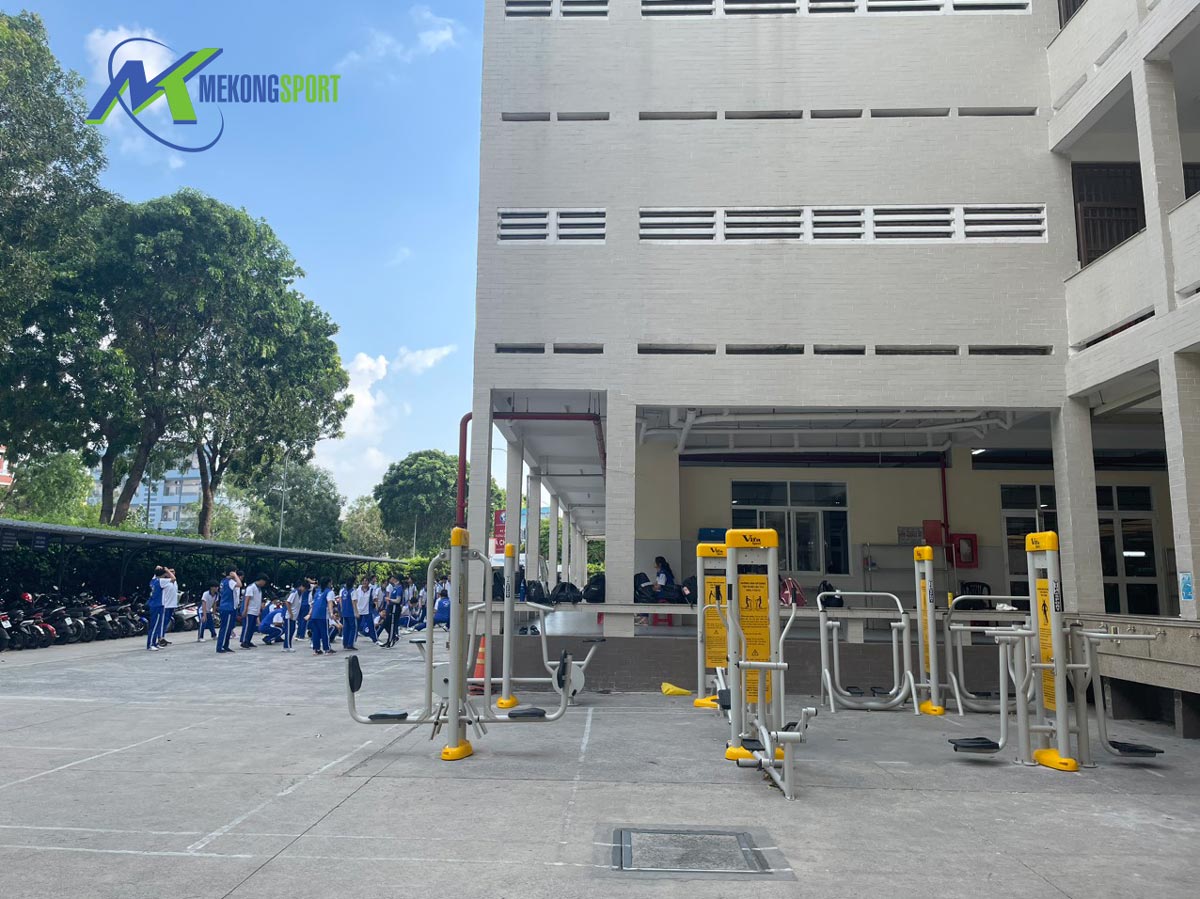 TPHCM: Trường Nguyễn Khuyến trang bị dòng thiết bị tập thể dục cao cấp ngoài trời
