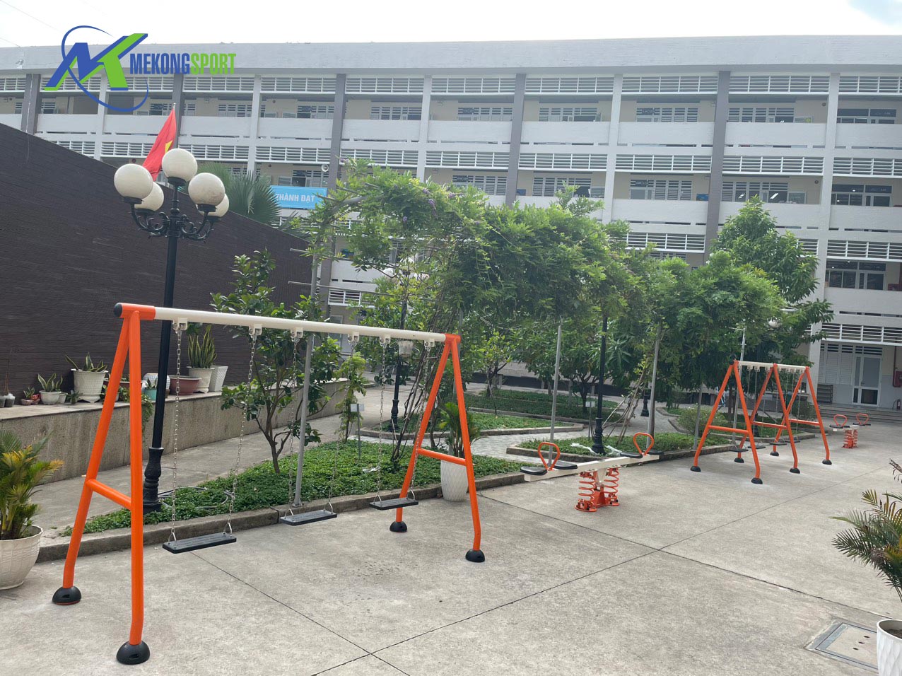 TPHCM: Trường Nguyễn Khuyến trang bị dòng thiết bị tập thể dục cao cấp ngoài trời