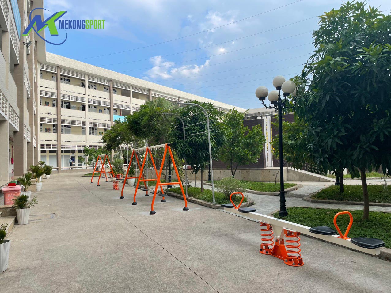 TPHCM: Trường Nguyễn Khuyến trang bị dòng thiết bị tập thể dục cao cấp ngoài trời