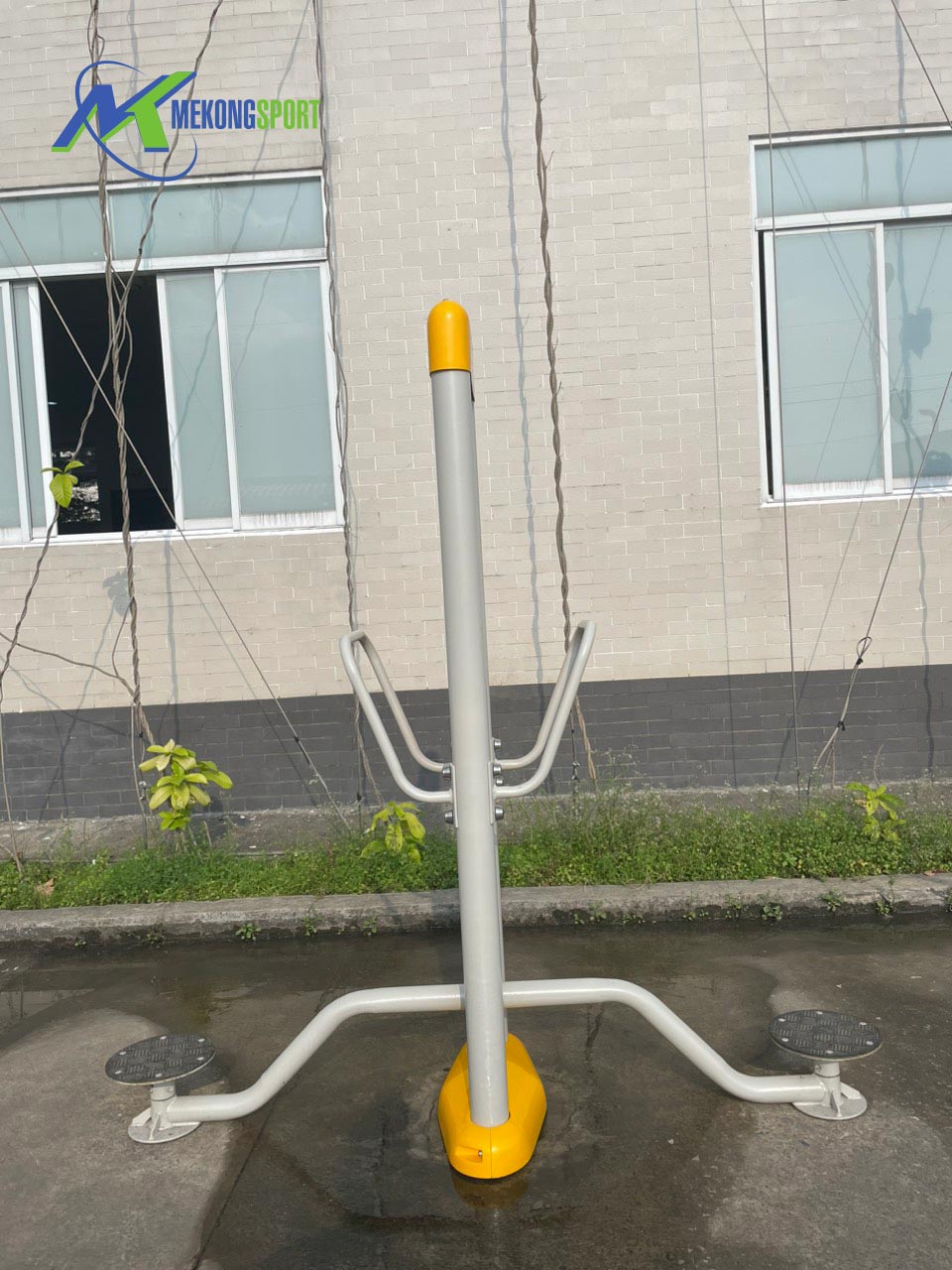 TPHCM: Trường Nguyễn Khuyến trang bị dòng thiết bị tập thể dục cao cấp ngoài trời