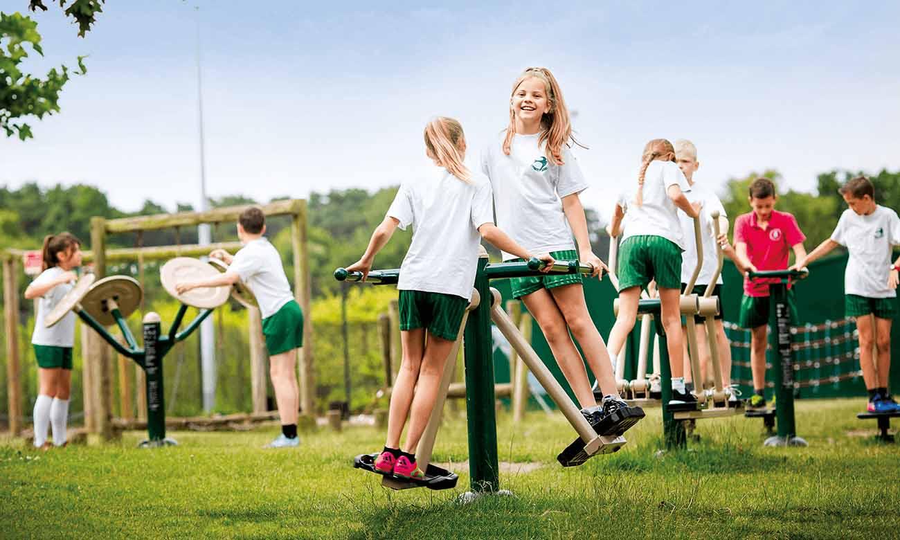 Tác dụng của máy tập thể dục ngoài trời cho trẻ em