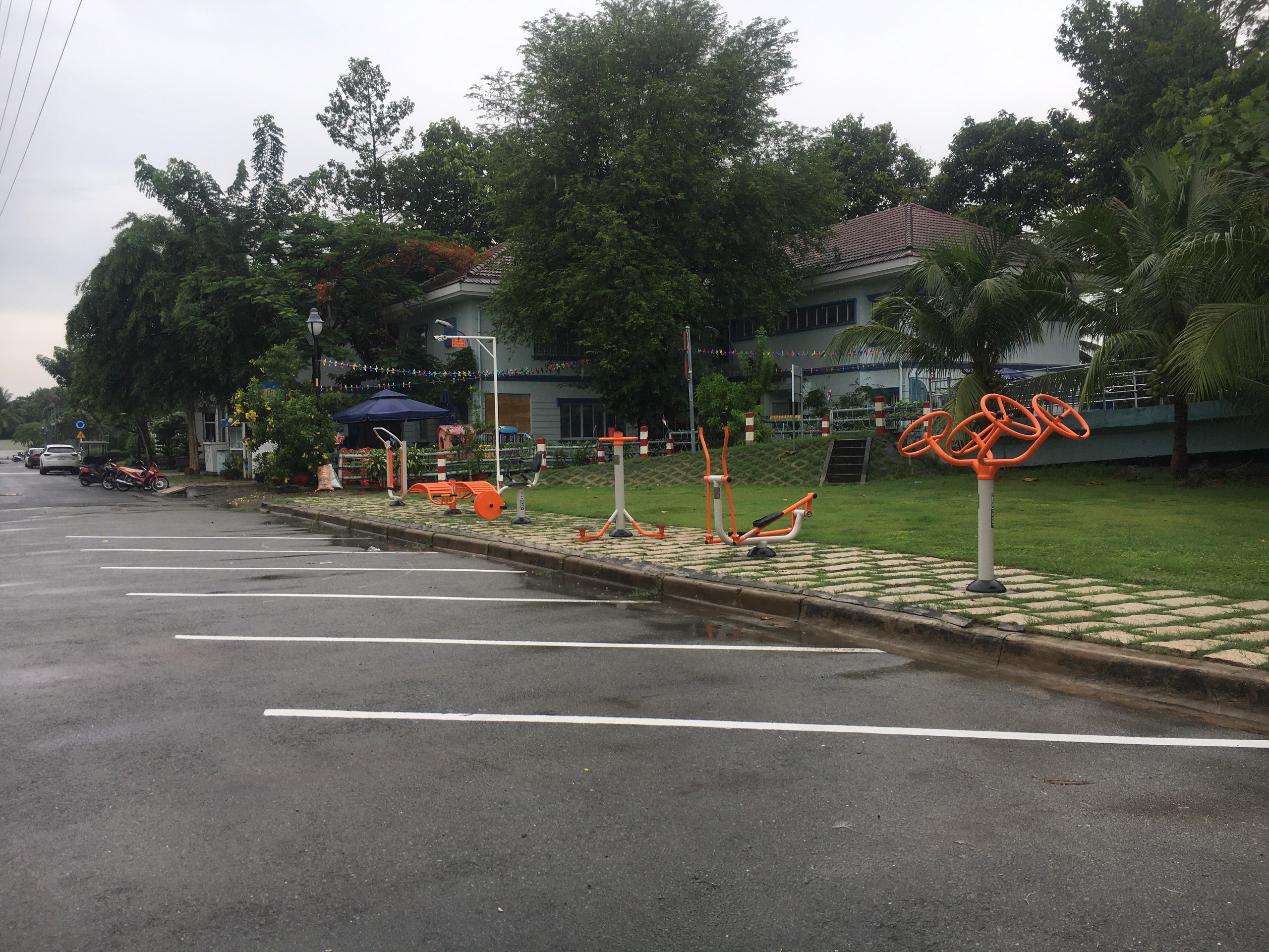 Tác dụng của máy tập thể dục ngoài trời cho dân văn phòng