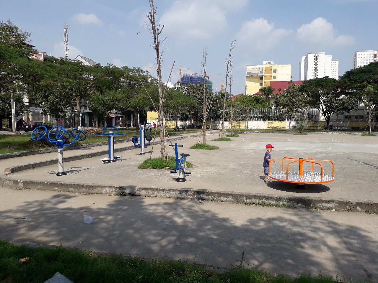 Kinh nghiệm tập luyện với máy tập thể dục ngoài công viên
