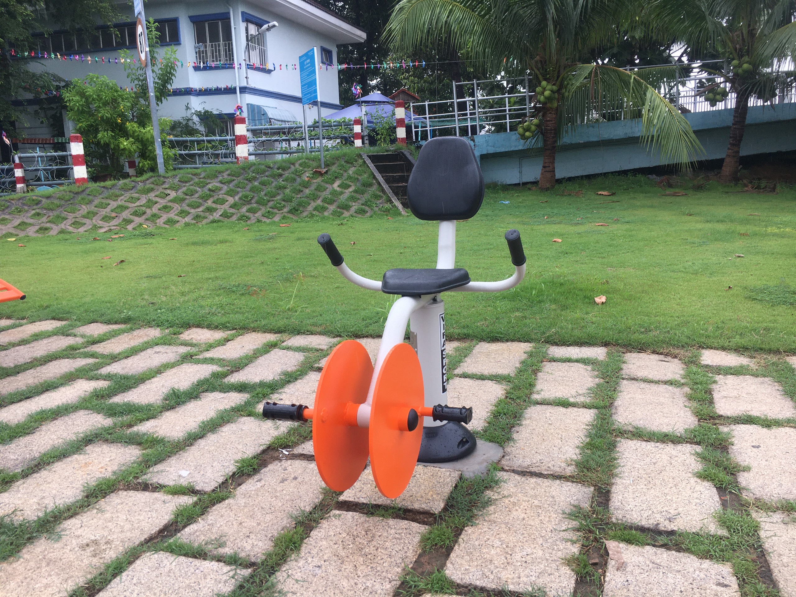 Các thiết bị thể dục chung cư cho người cao tuổi