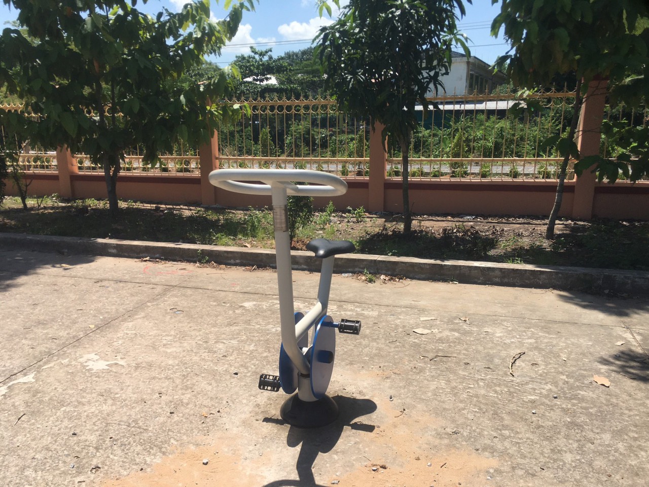 6 dụng cụ thể dục ngoài trời giá tốt nhất 2024