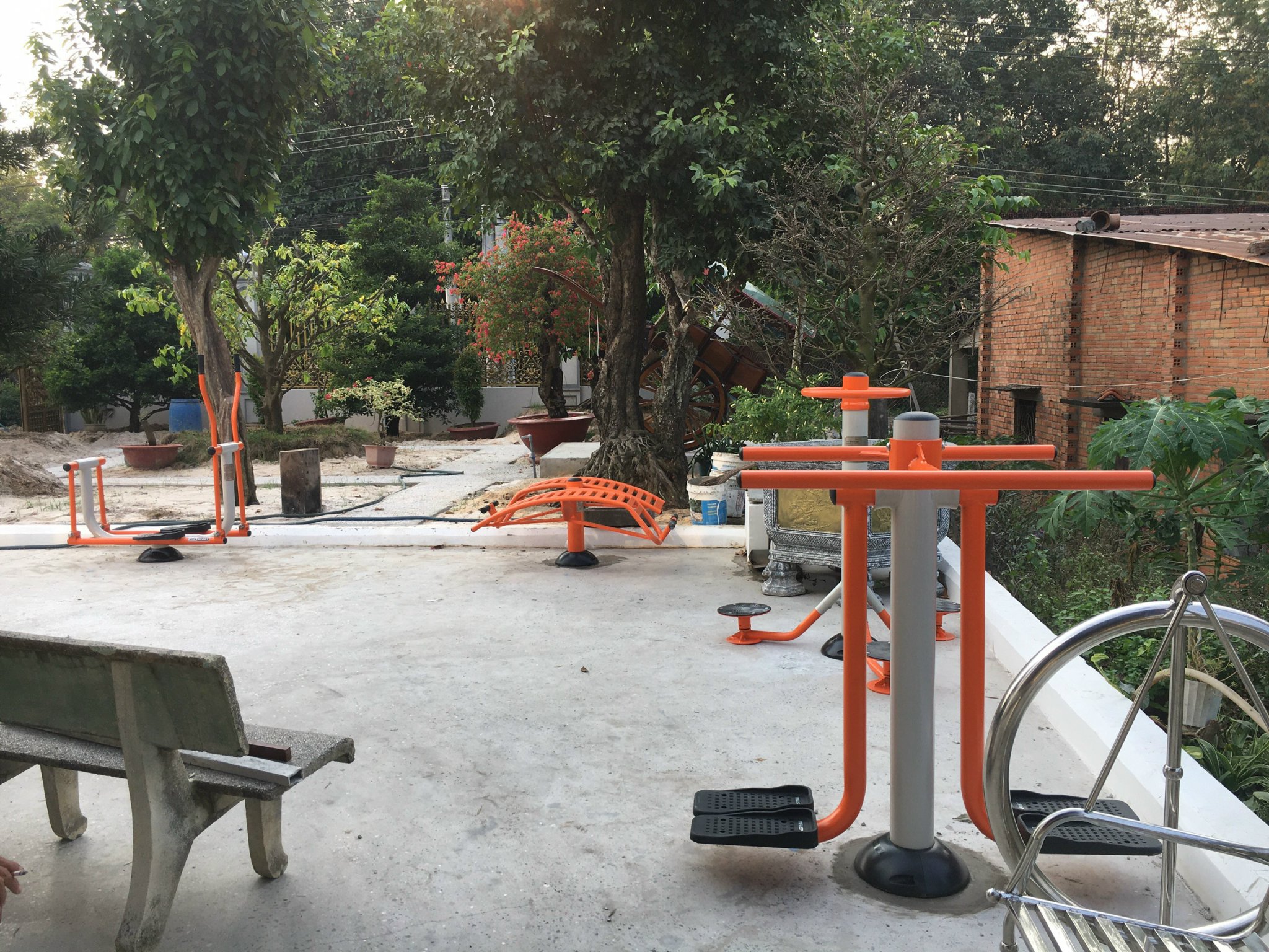 Bộ dụng cụ tập gym tại nhà phù hợp cho sân vườn rộng 3 Dụng cụ tập thể hình sân vườn