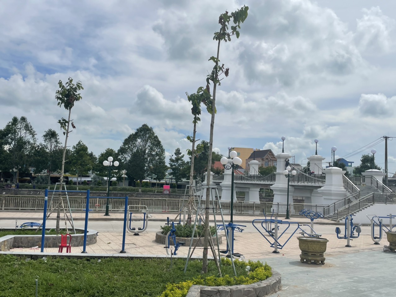 Mua các dụng cụ tập ngoài trời ở đâu