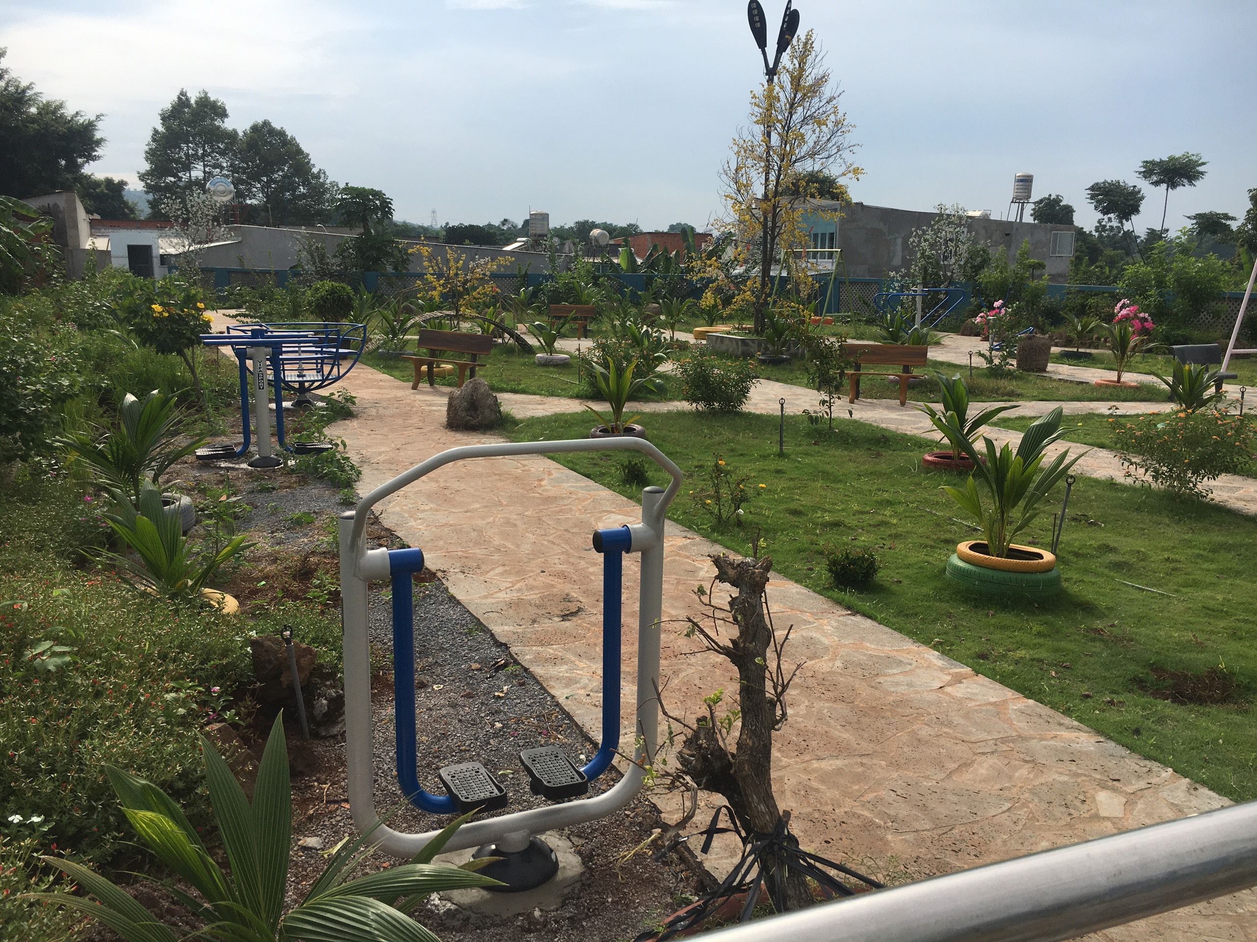 Bộ dụng cụ tập gym tại nhà phù hợp cho sân vườn rộng 1 Set Dụng Cụ Tập Gym Tại Nhà phù hợp cho sân vườn rộng