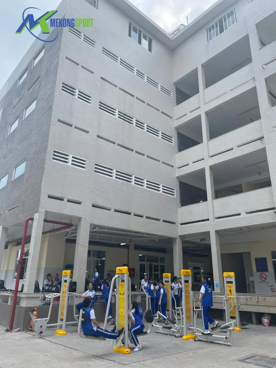 các thiết bị thể thao ngoài trời cho trường học