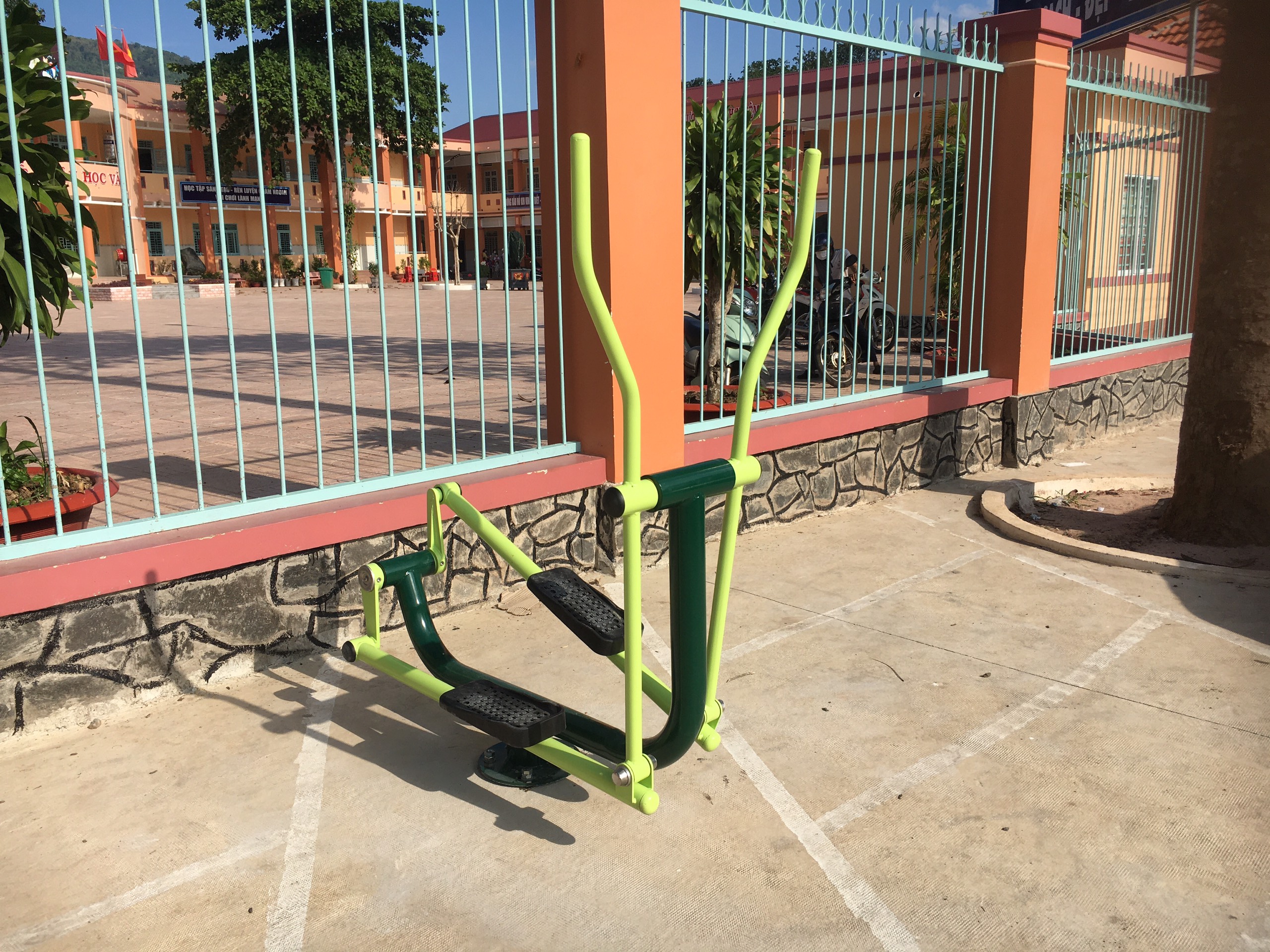 Dụng cụ tập thể dục công cộng