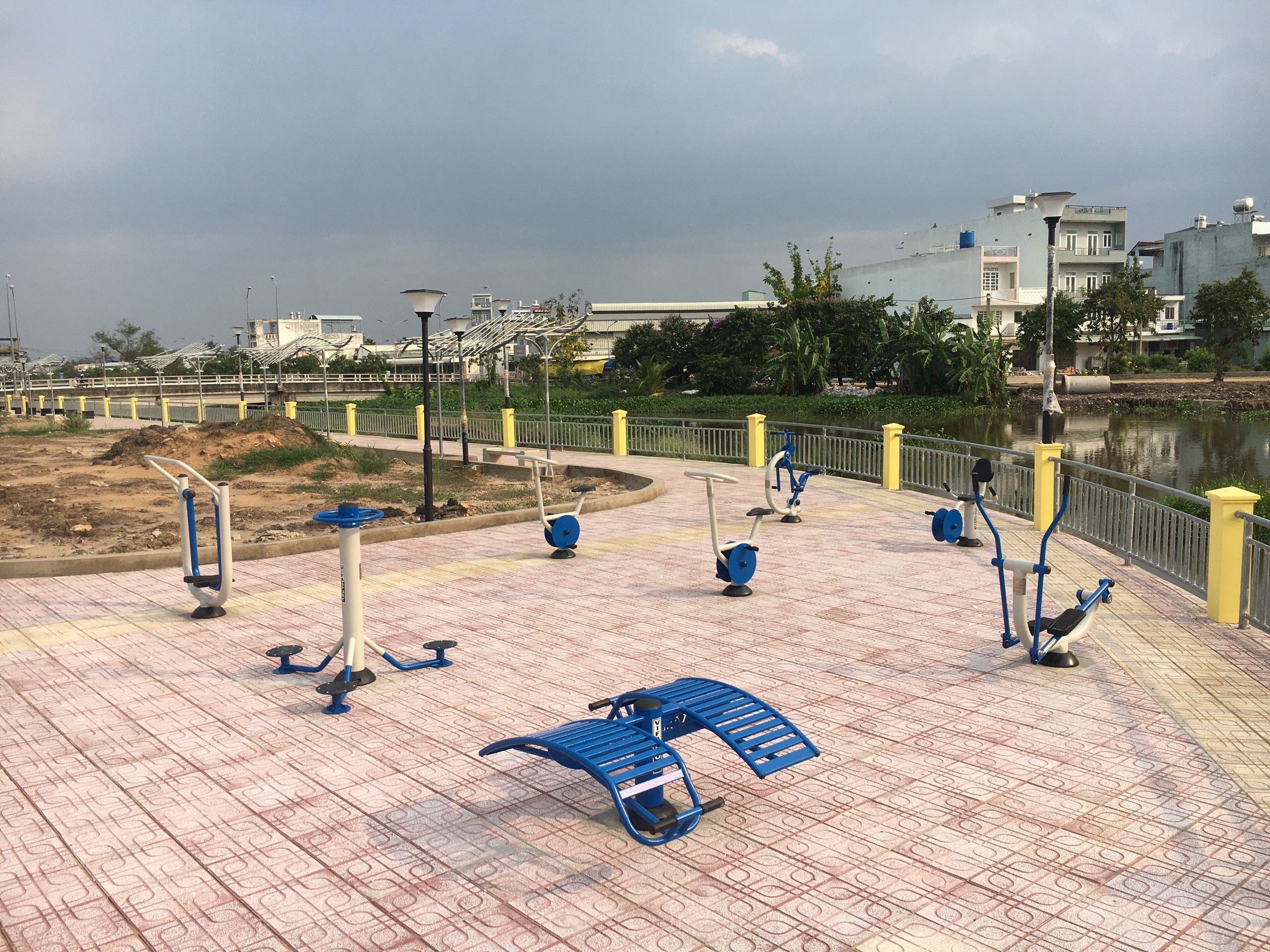 phan loai may the duc cong cong ngoai troi