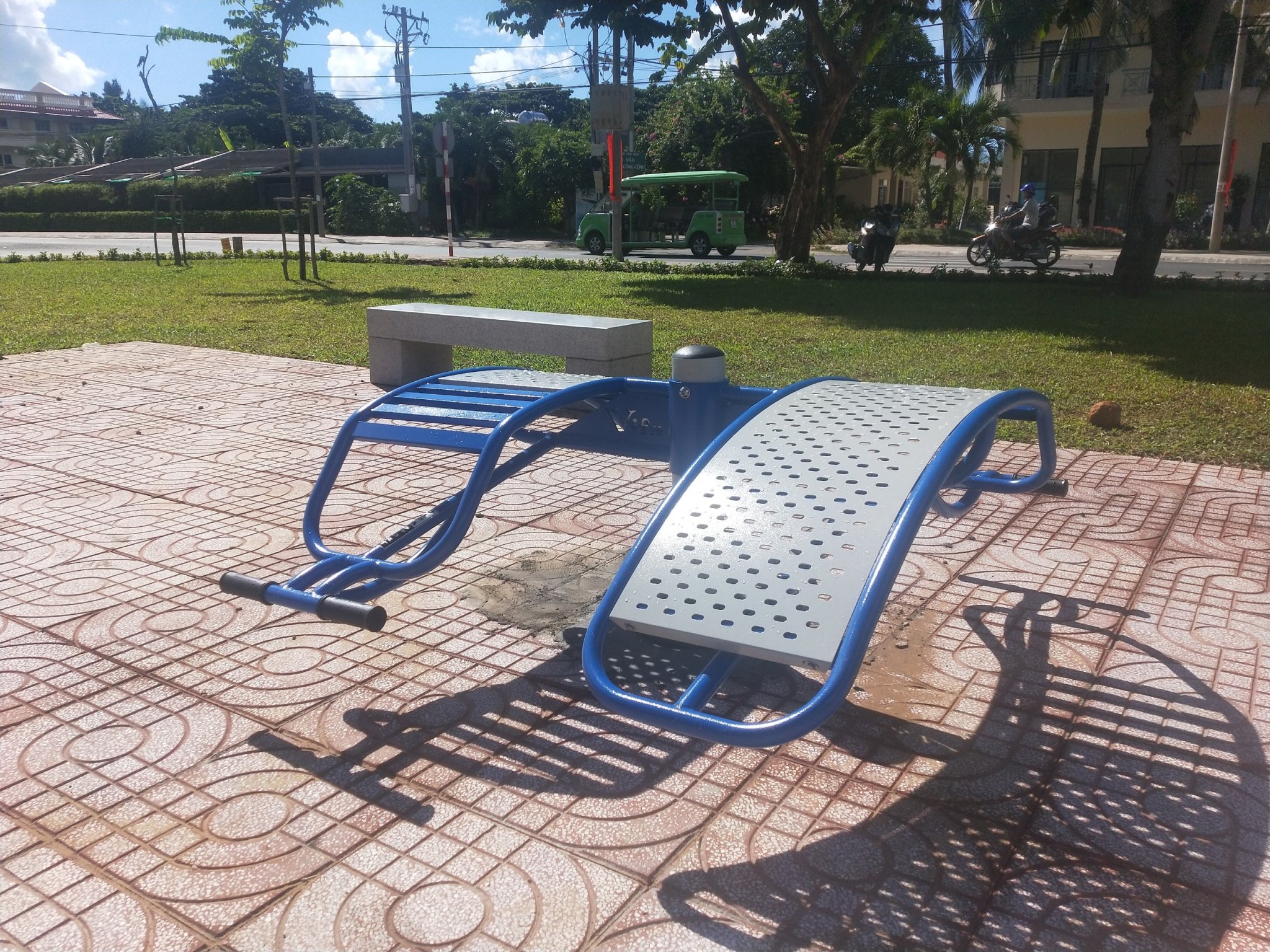 Các dụng cụ thể dục ngoài trời có độ bền cao