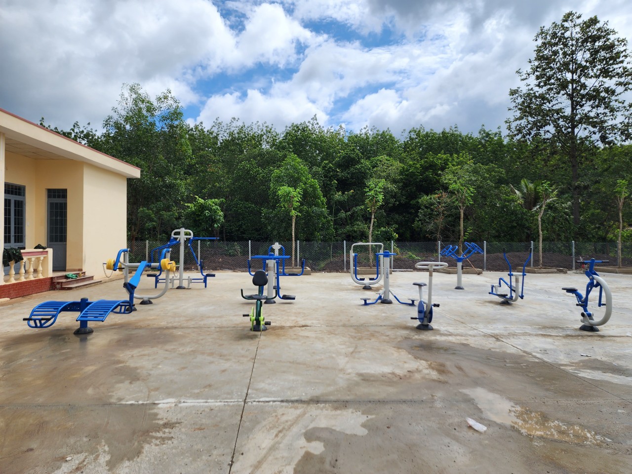 Mua thiết bị thể dục ngoài trời quân đội ở đâu? 