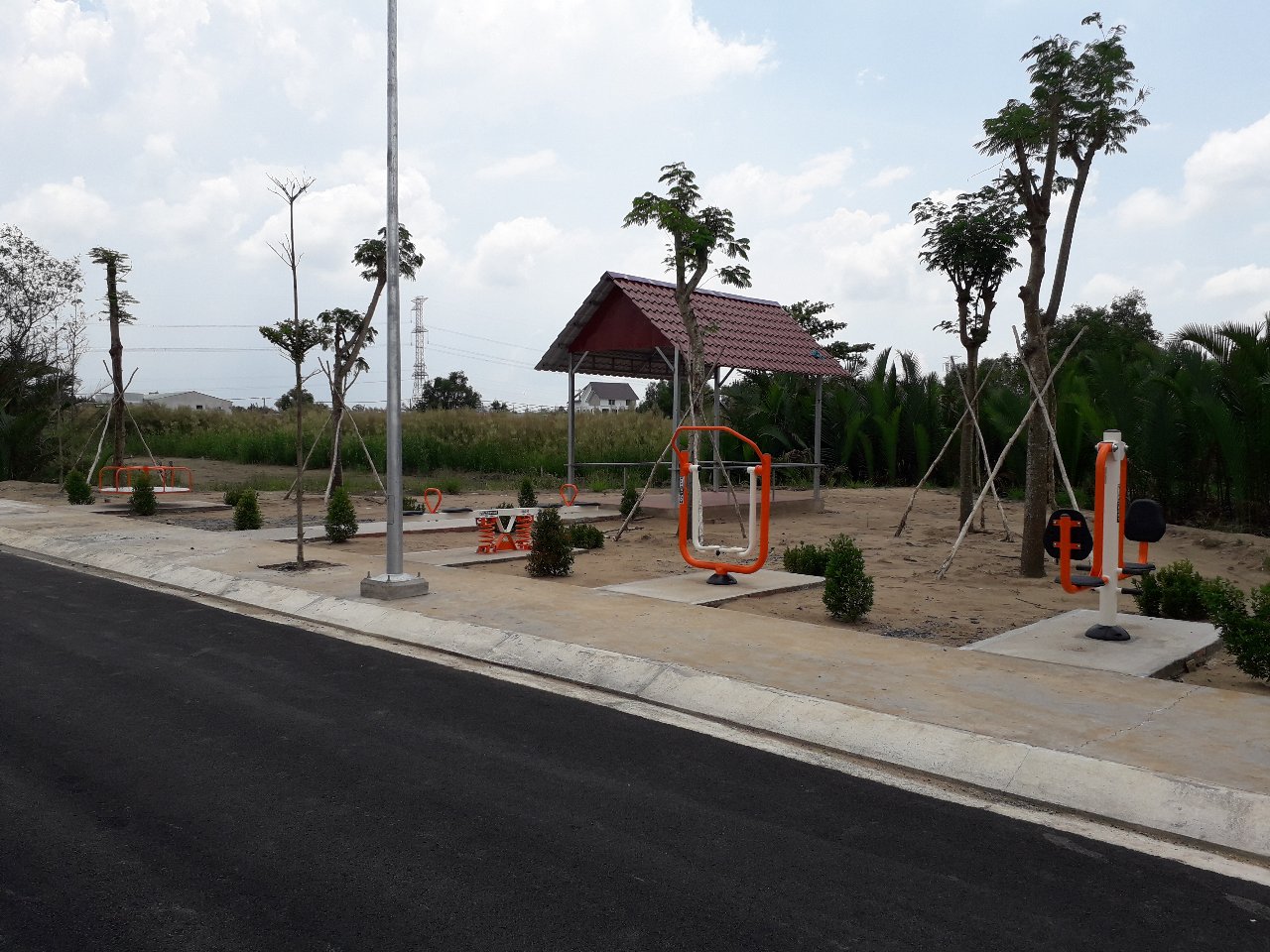 8 dụng cụ thể thao ngoài trời cơ bản cho vườn hoa, công viên, quảng trường