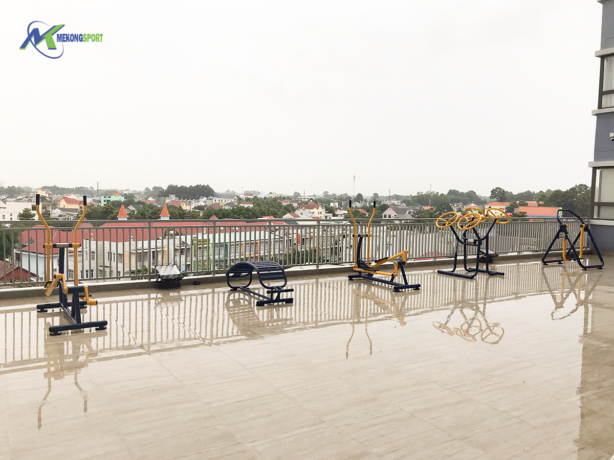Các dụng cụ thể dục ngoài trời cho sân thượng gia đình
