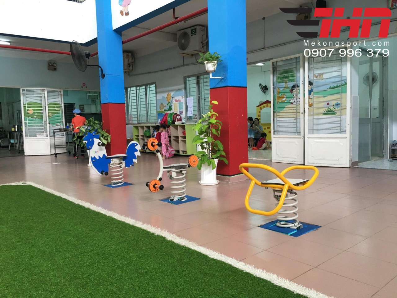 Top 8 bộ dụng cụ khu vui chơi trẻ em tốt nhất cho trường mầm non