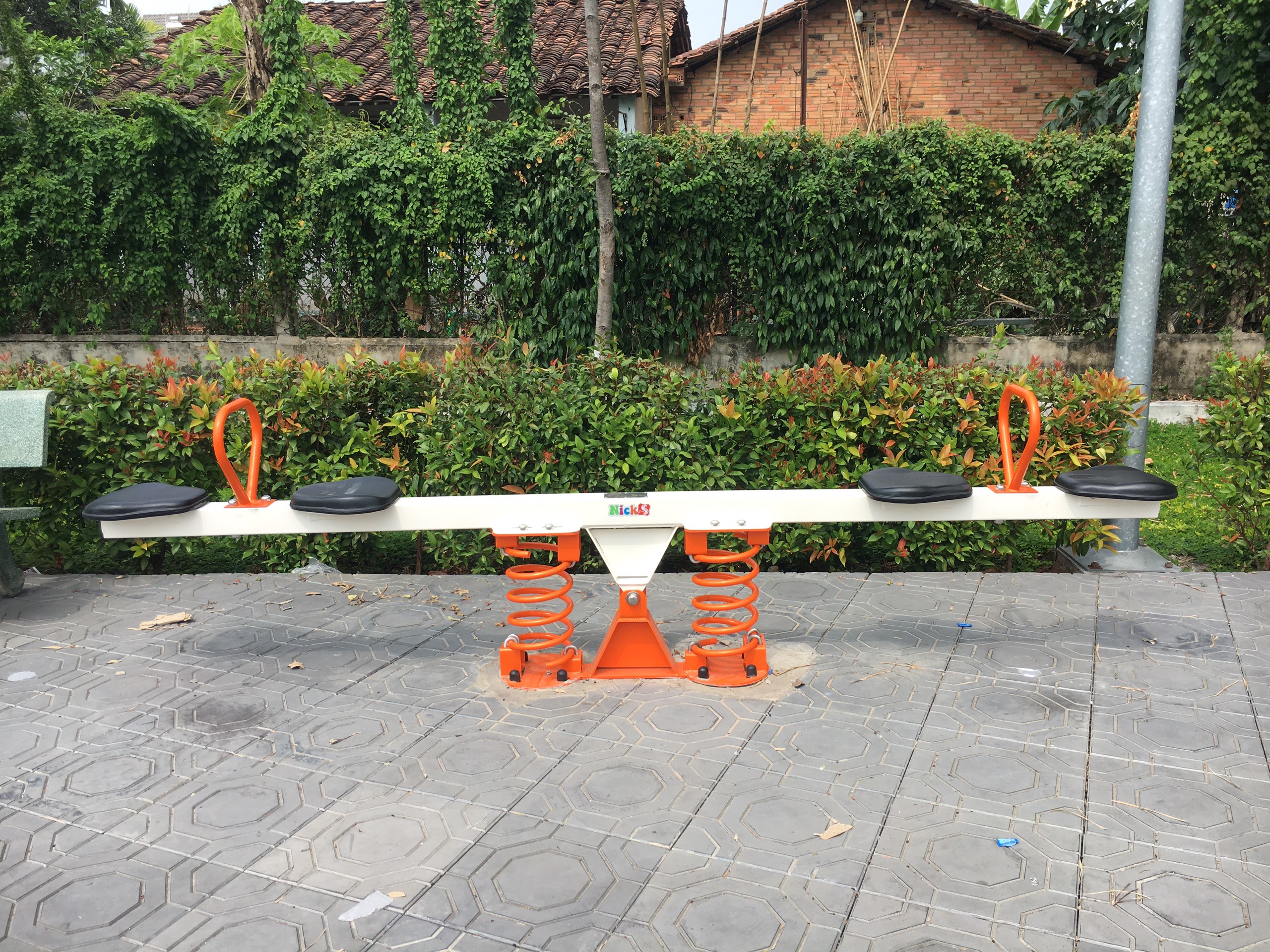 Top 8 thiết bị khu vui chơi cho bé mầm non ngoài trời