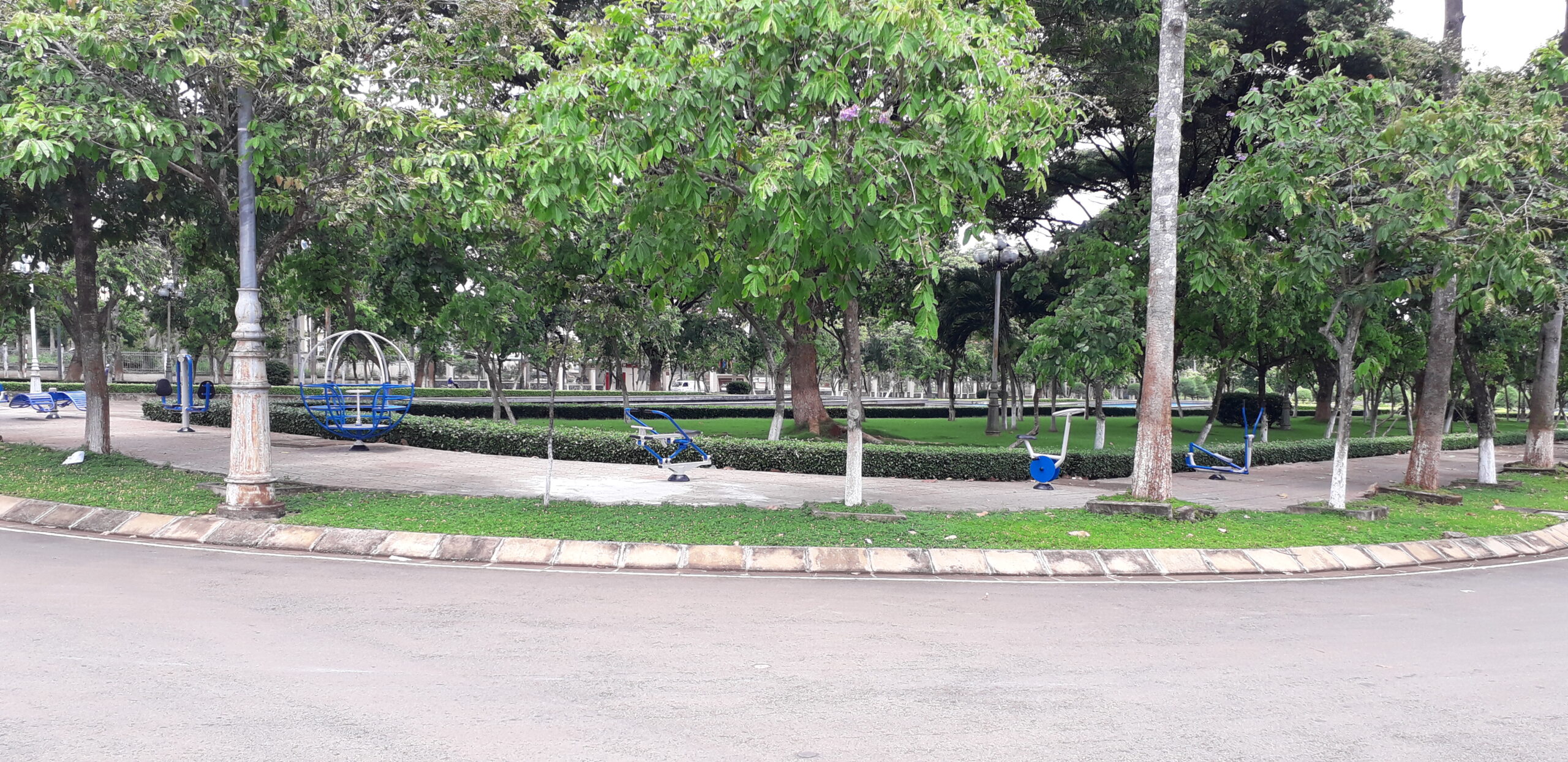 Lợi ích của các thiết bị thể thao ngoài trời cho thanh thiếu niên, trung niên, người cao tuổi