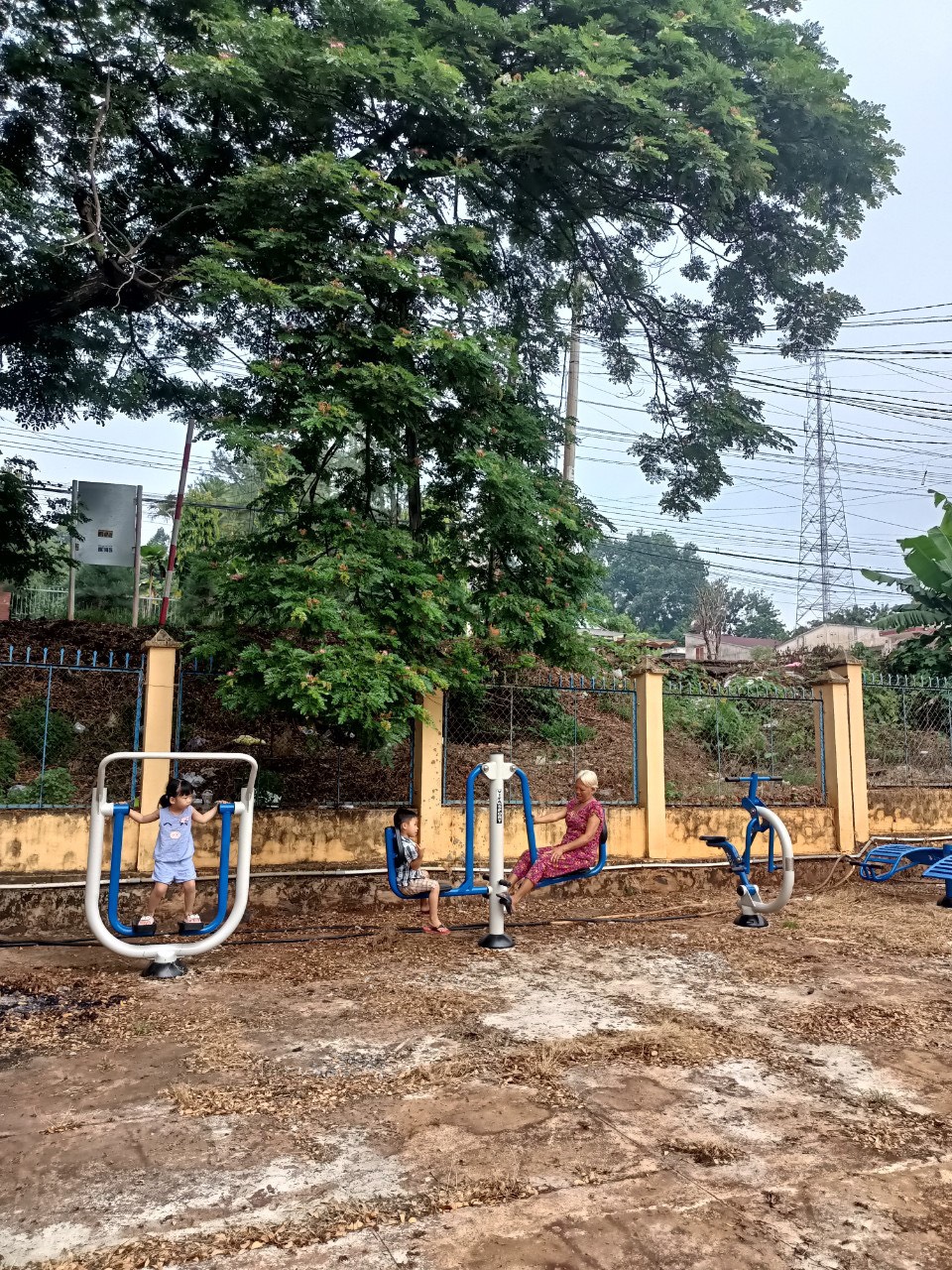 Lợi ích của các thiết bị thể thao ngoài trời cho thanh thiếu niên, trung niên, người cao tuổi