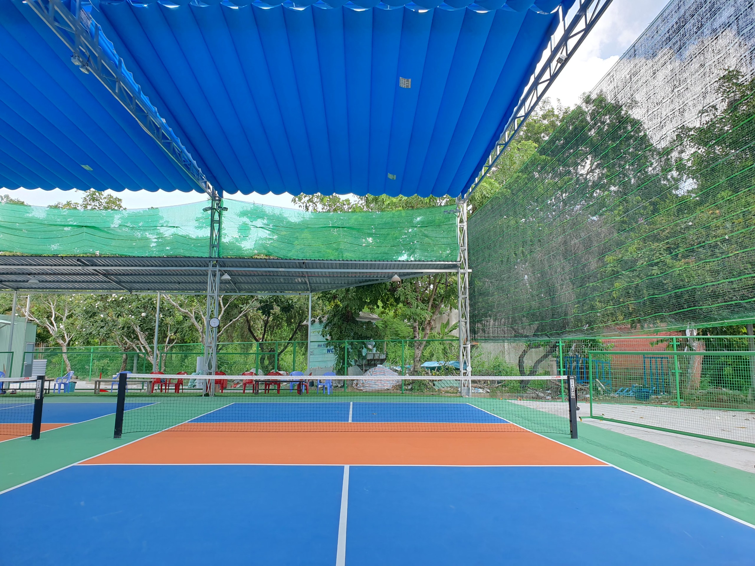 Tru pickleball dat tieu chuan thi dau co dinh 1 mekongsport