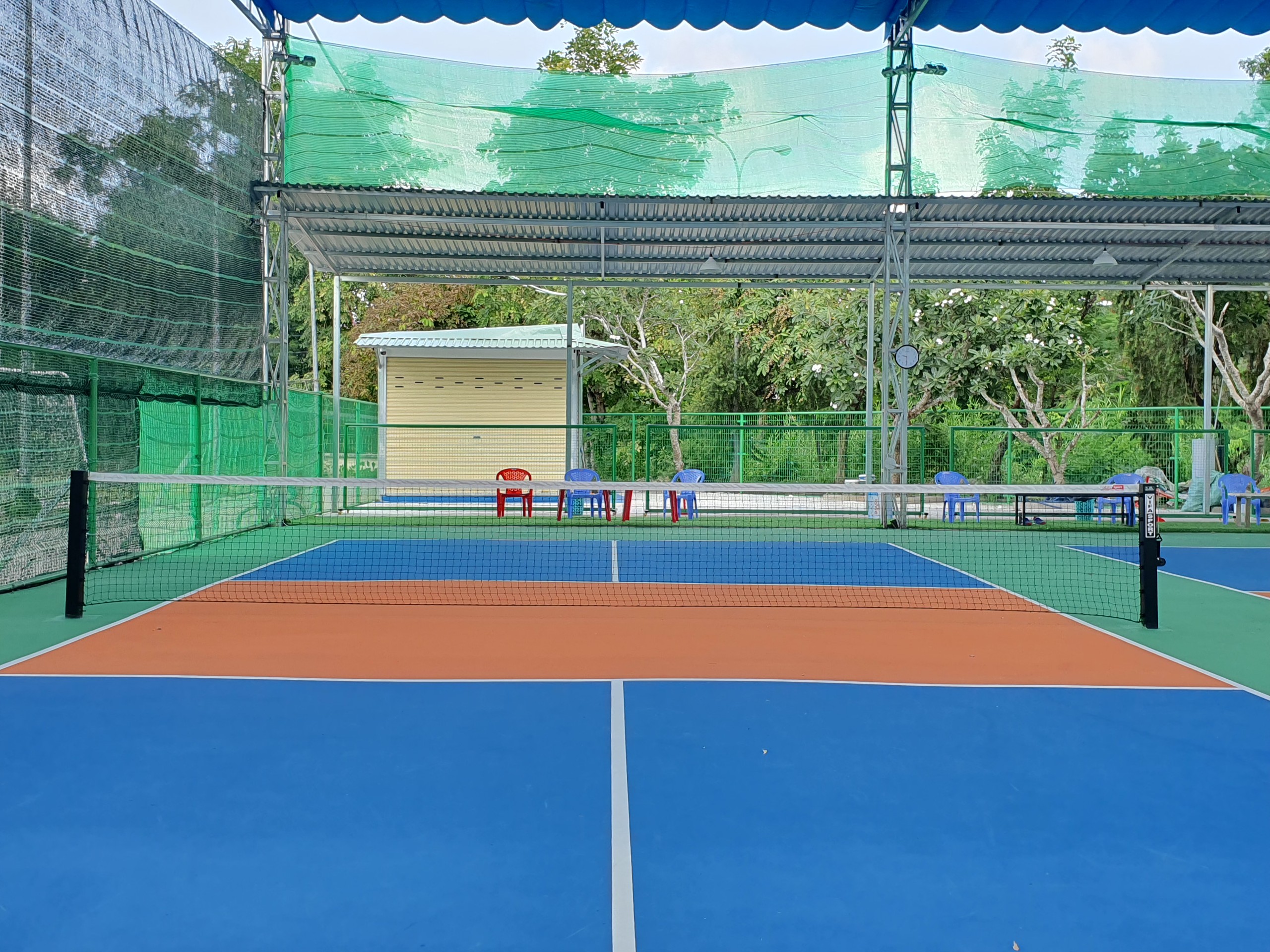 Tru pickleball dat tieu chuan thi dau co dinh 3 mekongsport