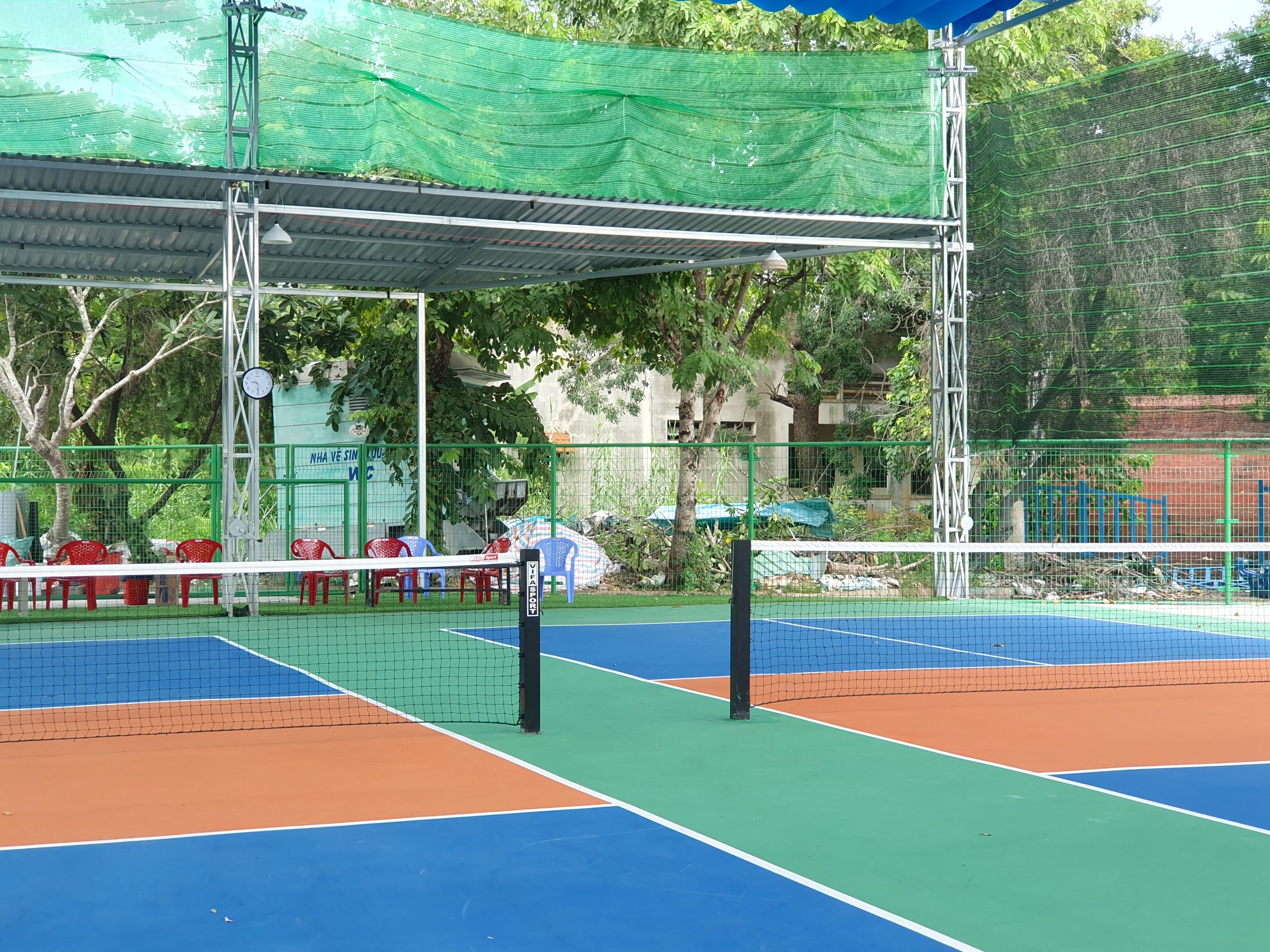 Tru pickleball dat tieu chuan thi dau co dinh 4 mekongsport