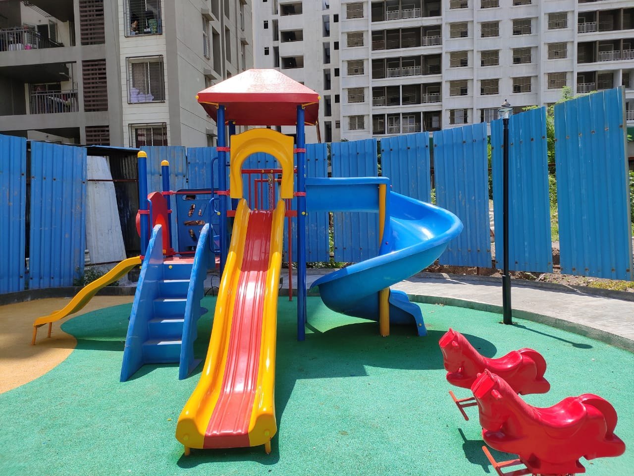 Khi lắp khu vui chơi liên hoàn ngoài trời cần lưu ý gì 2 khu vui chơi liên hoàn cho trẻ em cần lưu ý gì