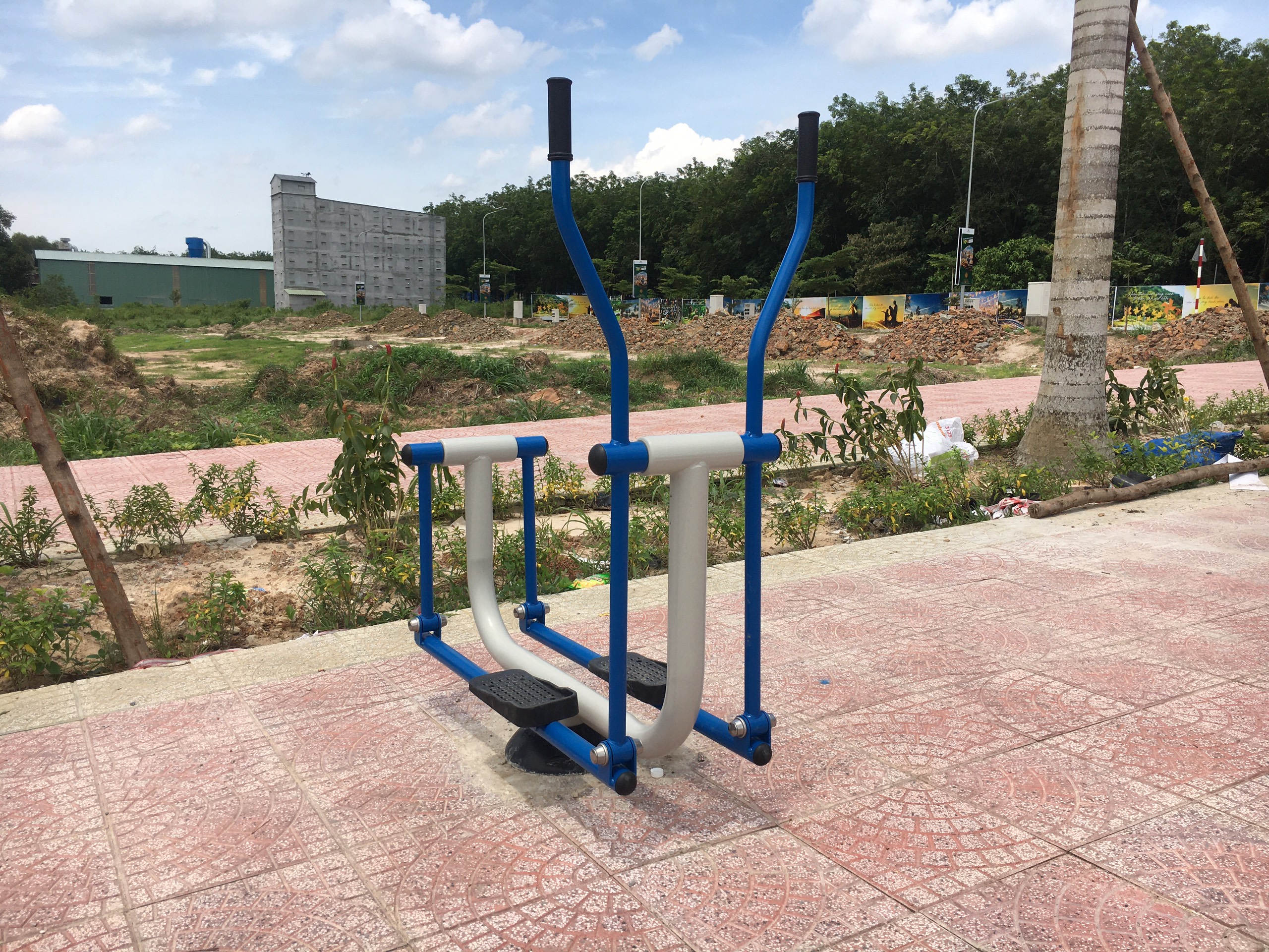 Máy chạy bộ ở công viên