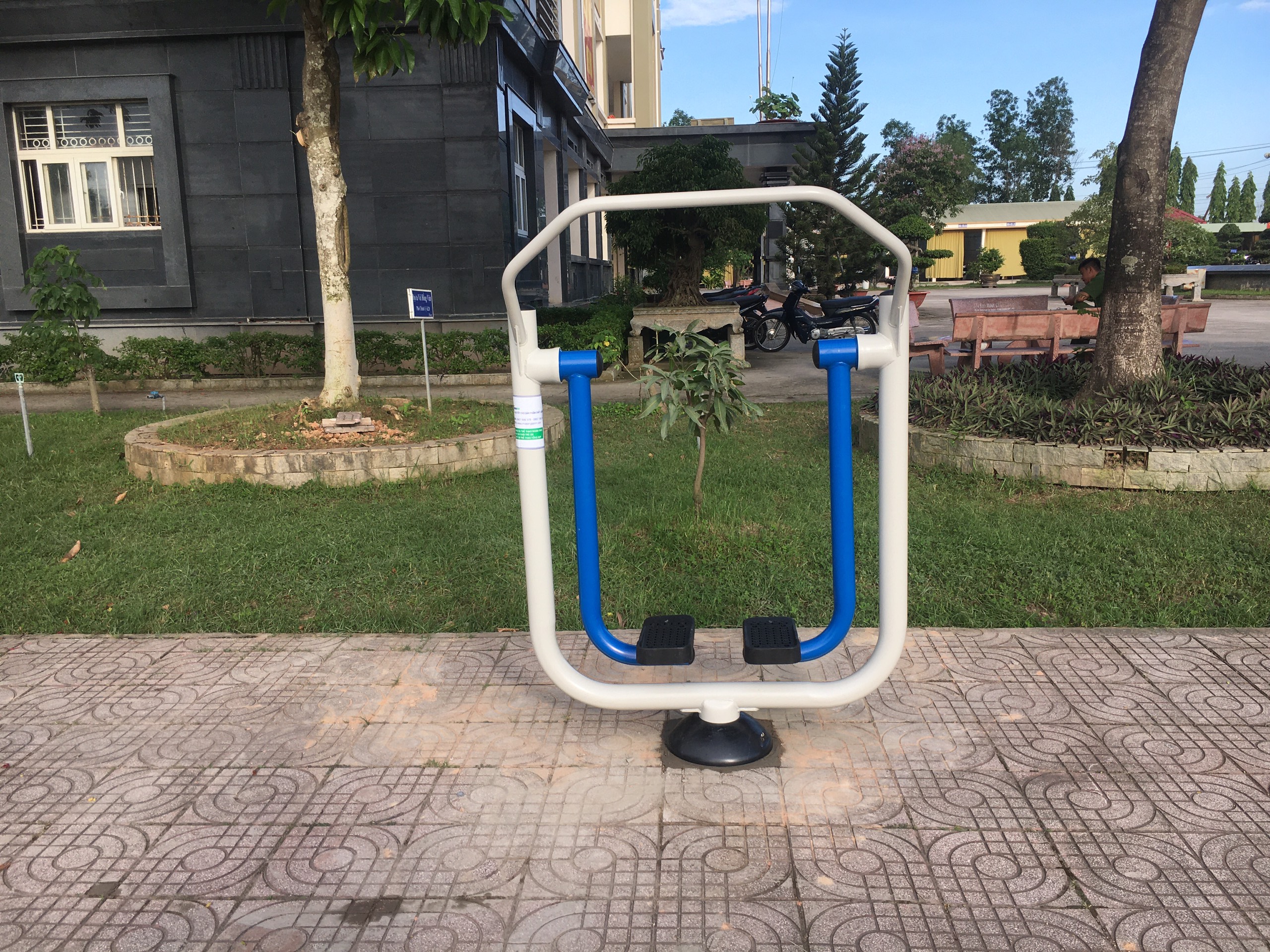 Máy tập thể dục công cộng gồm những máy nào?