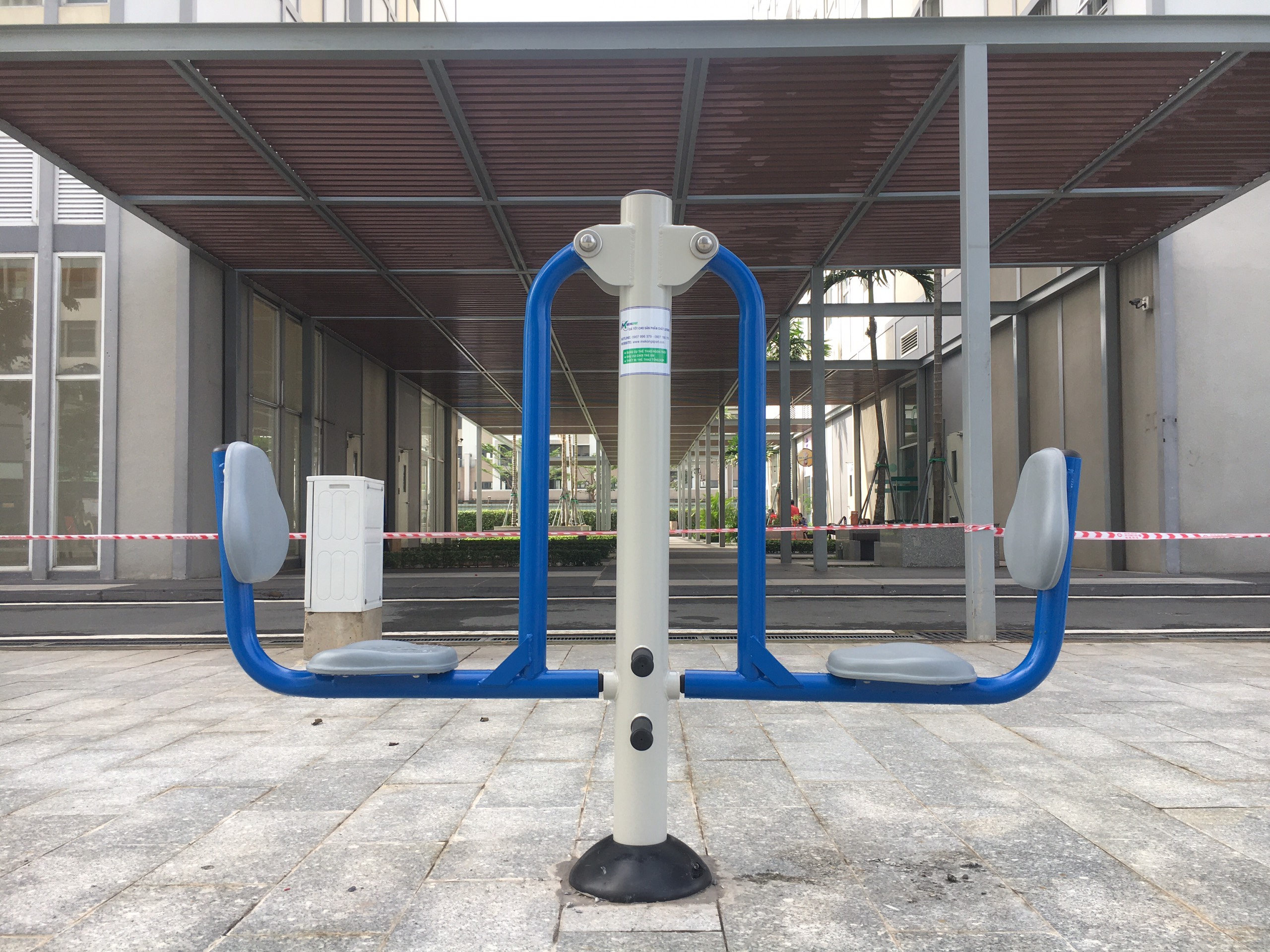 Máy tập thể dục công cộng