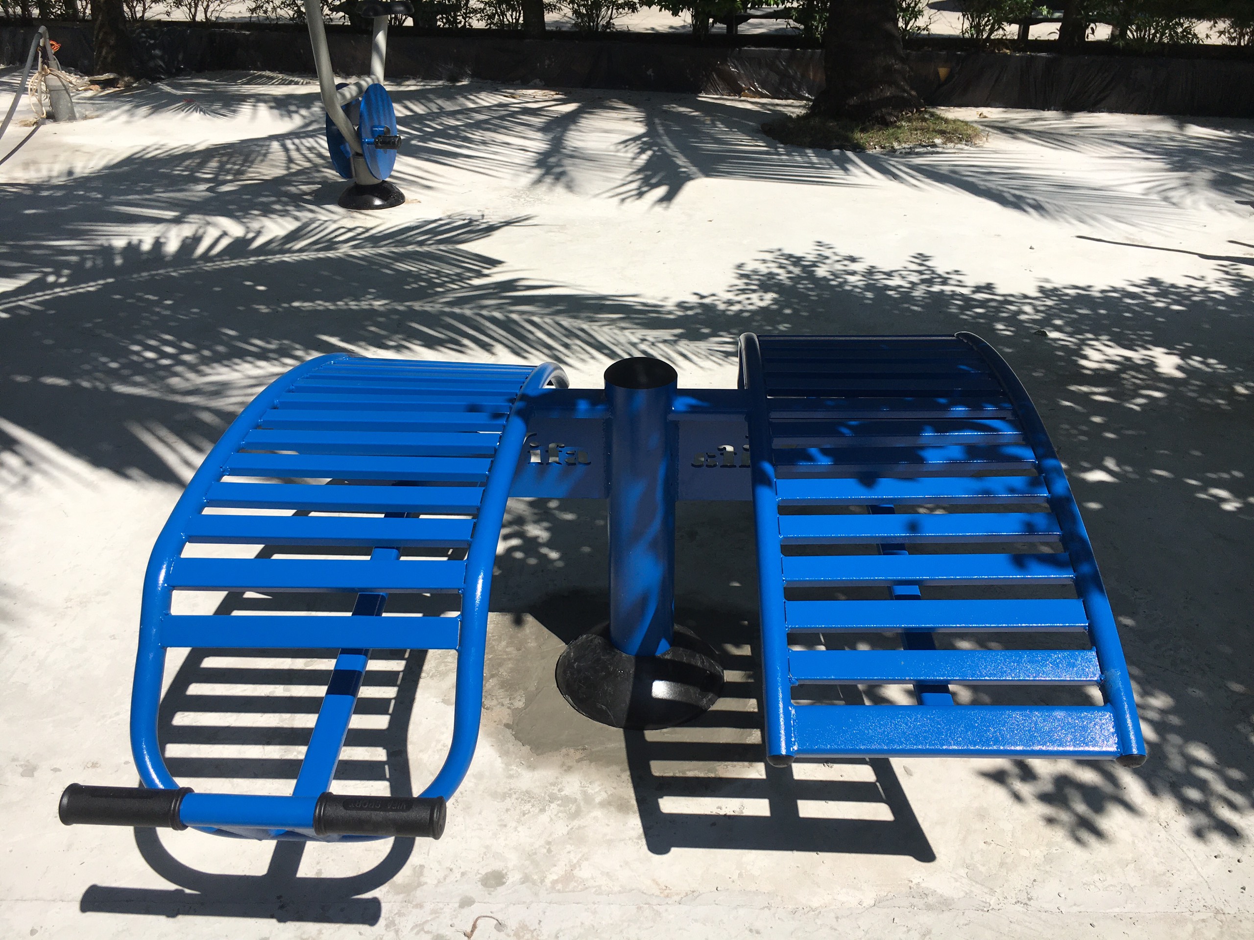 máy tập thể dục ở công viên