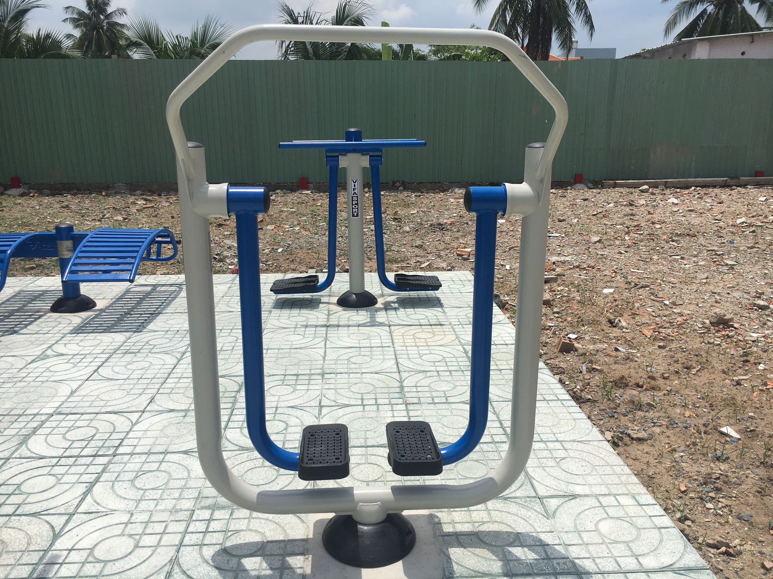 Các combo máy tập thể dục ở công viên