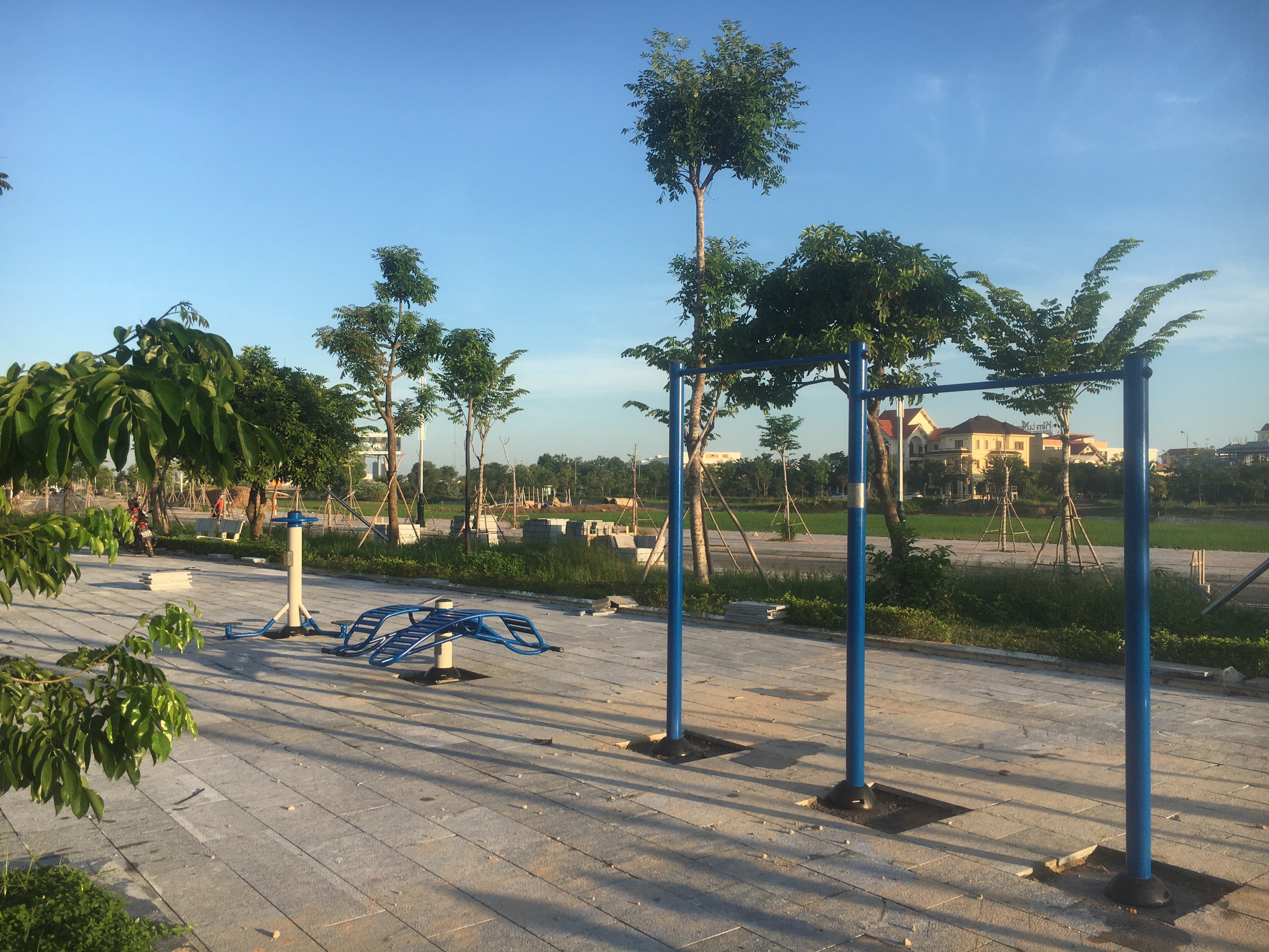 so sánh xà đơn xà kép