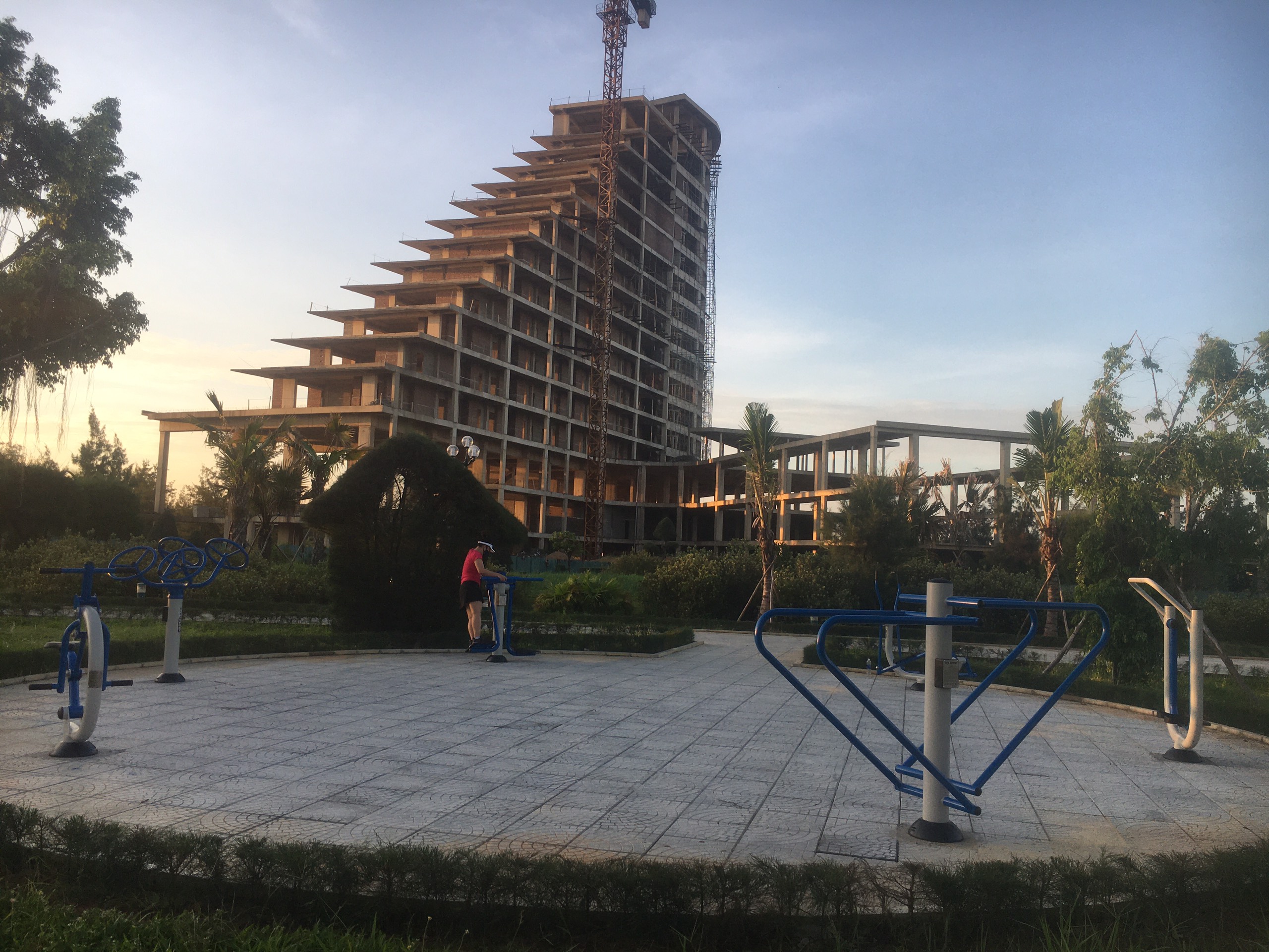 So sánh xà đơn và xà kép ngoài trời: Lựa chọn nào phù hợp cho bạn?
