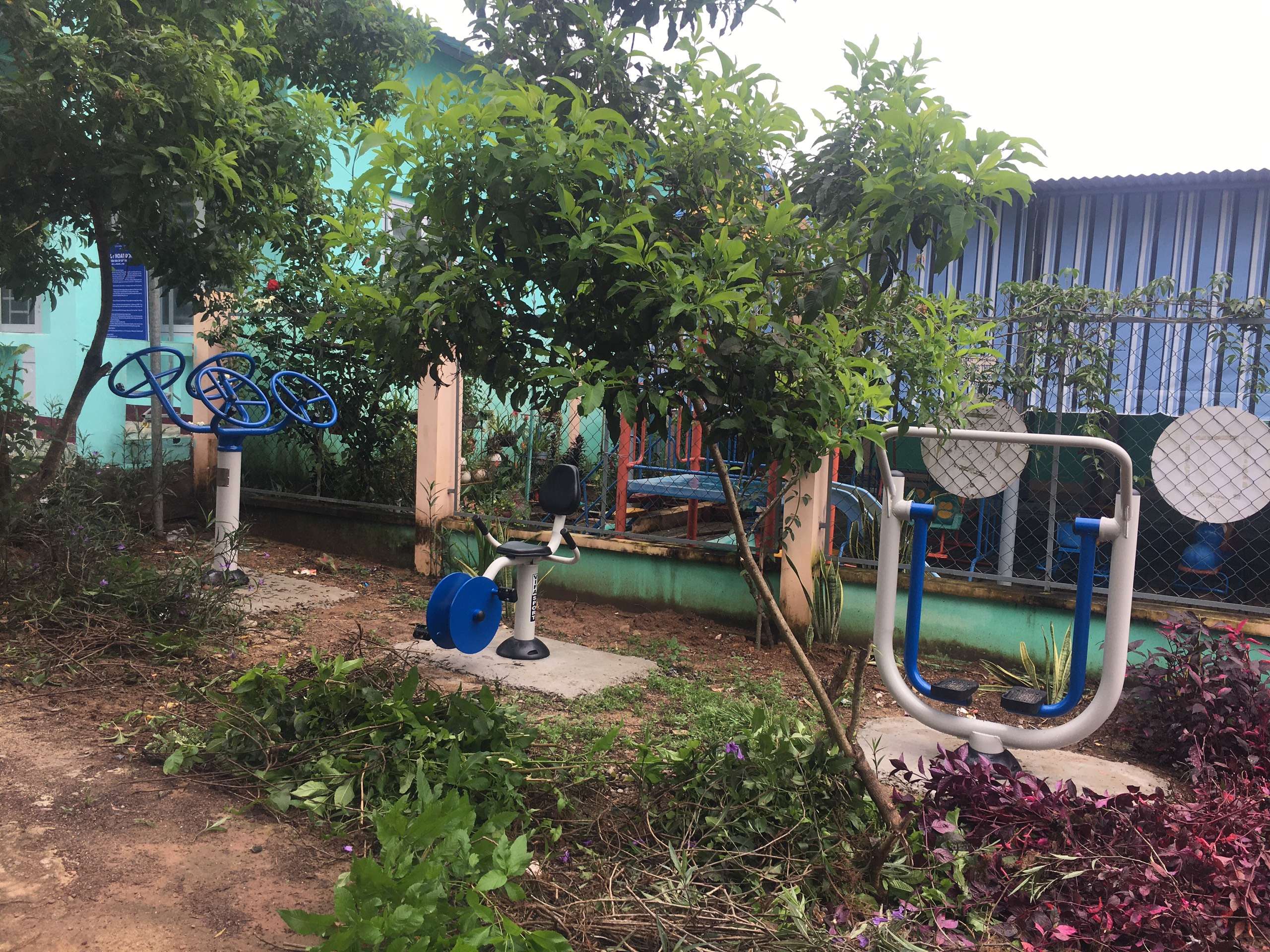 Máy tập đạp chân cho người già