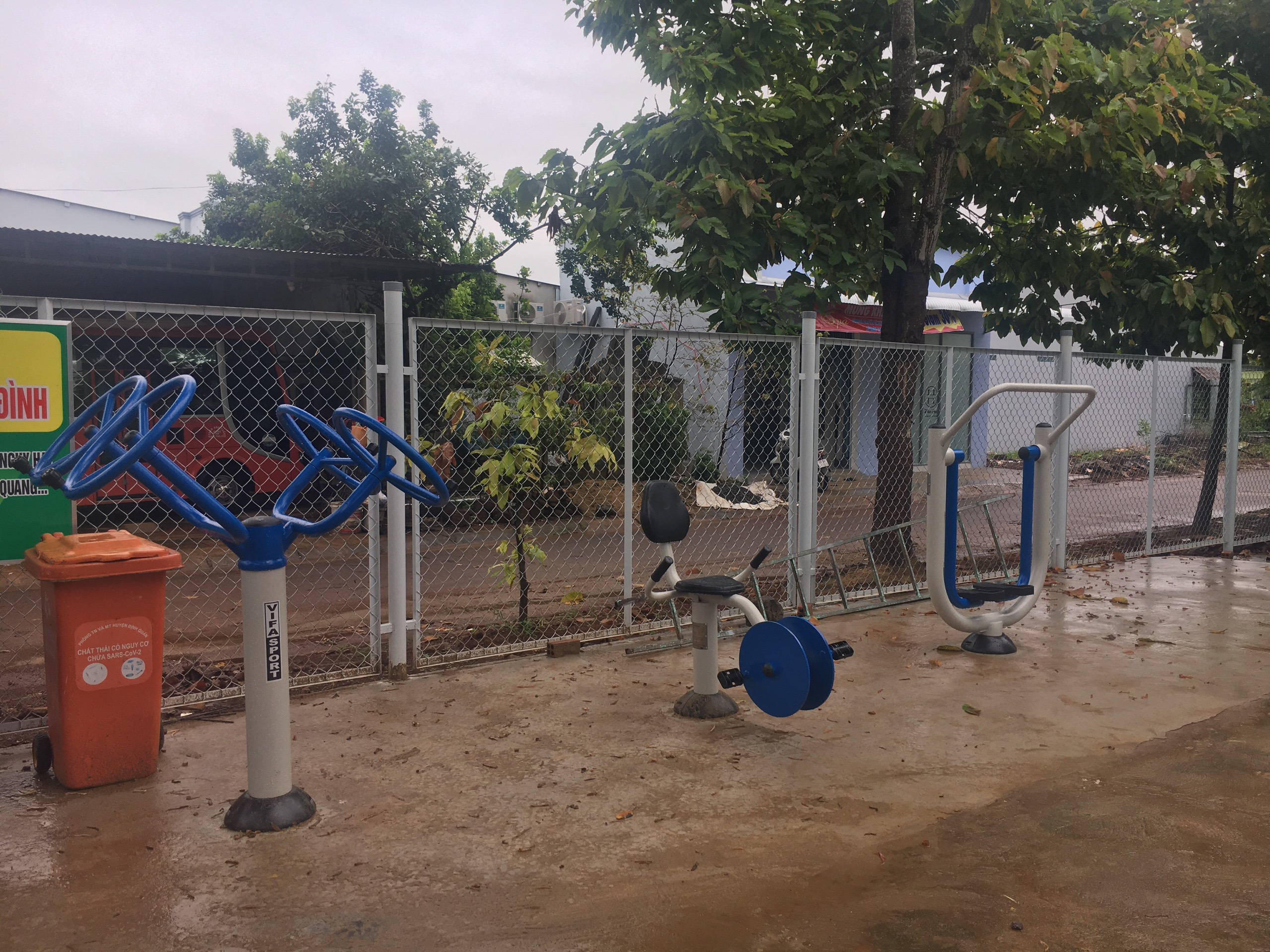 Máy tập đạp chân cho người già