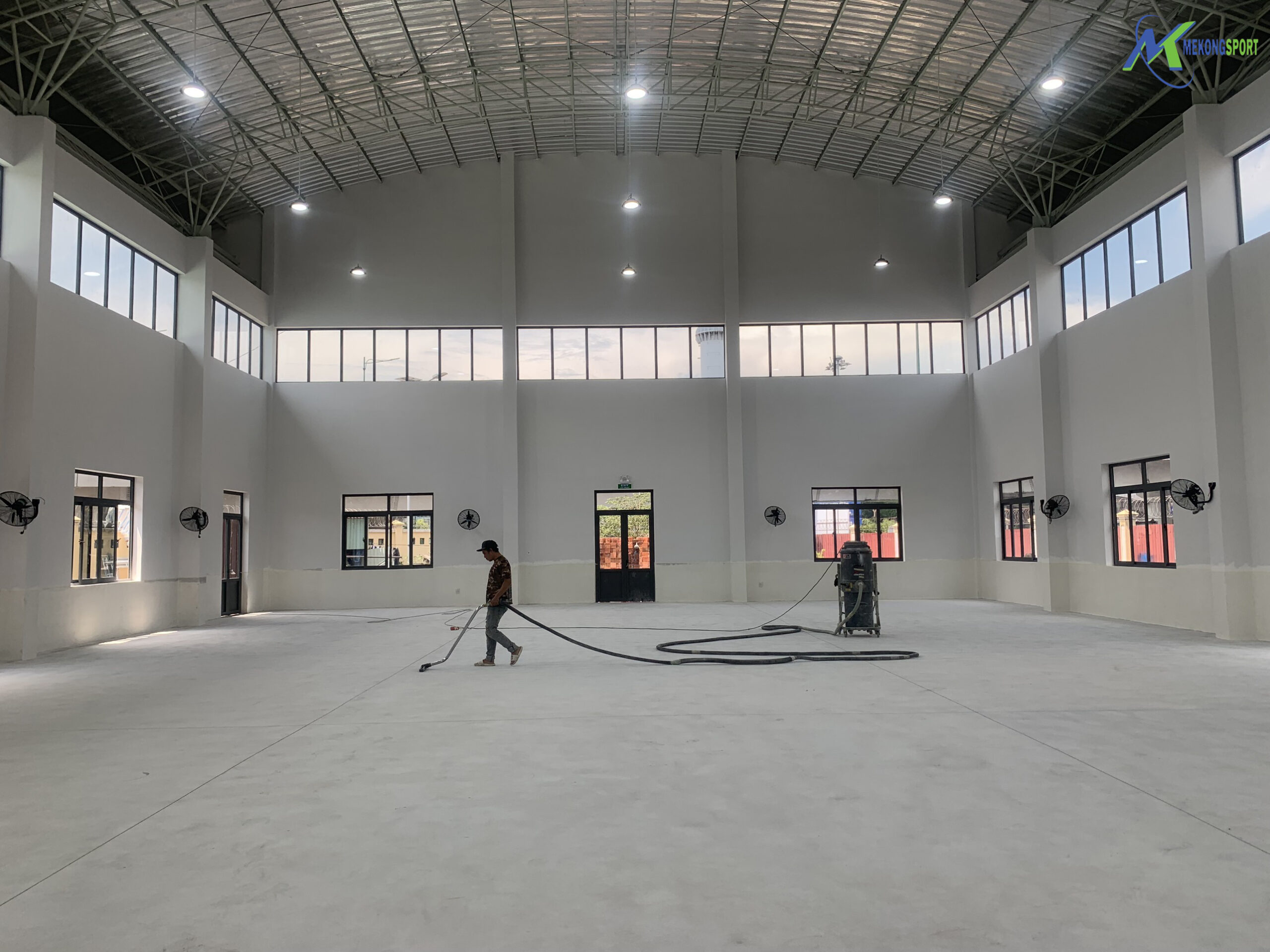 Tp. Ho chi minh – cung cap lap dat tham cau long dung cu cho nha thi dau da nang benh vien 175 2 mekongsport scaled