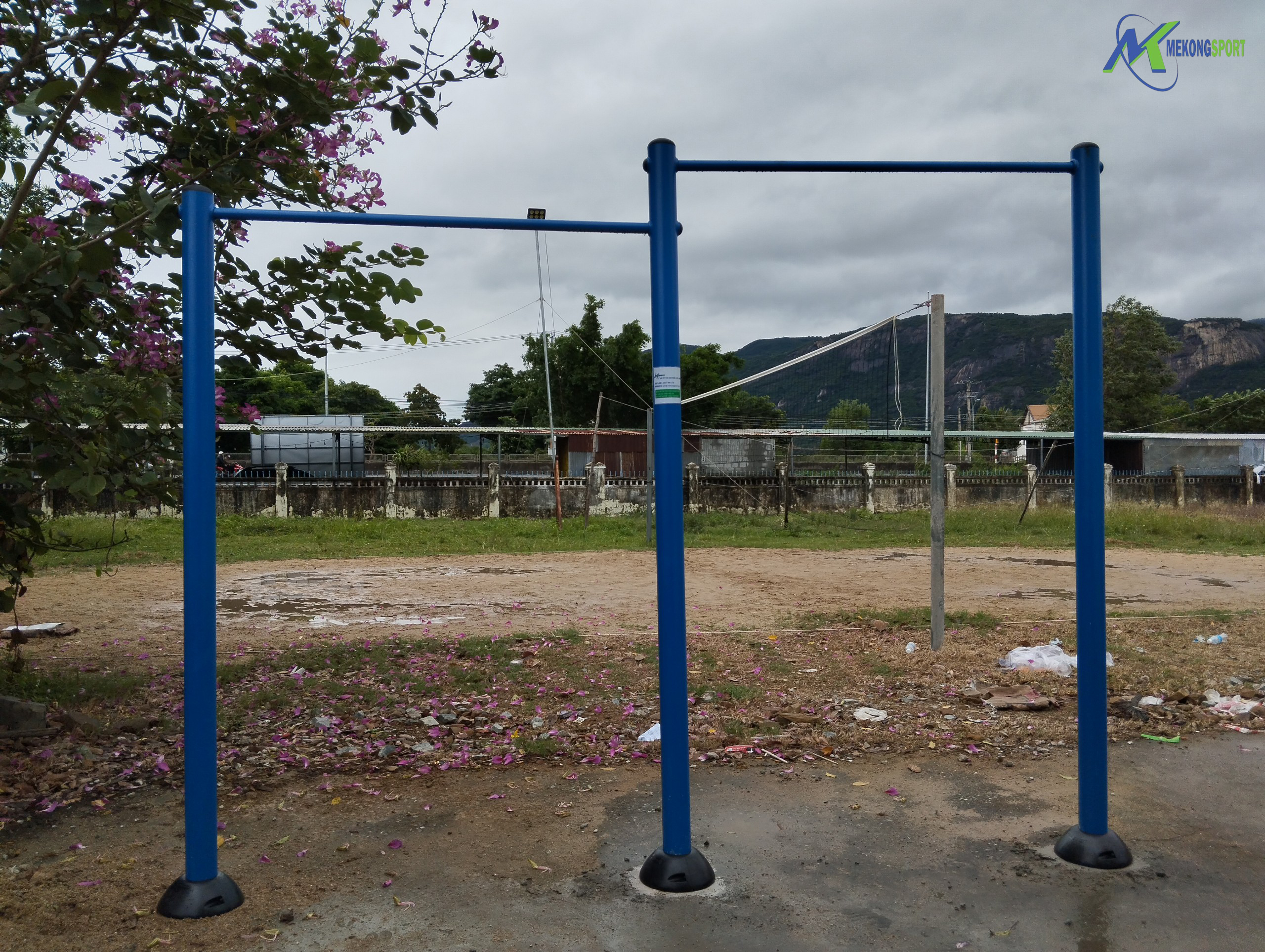 KHANH HOA – DOT 4 TRIEN KHAI LAP DAT DUNG CU THE THAO NGOAI TROI CHO NHA VAN HOA CAC XA TREN DIA BAN TP. CAM RANH 3 mekongsport